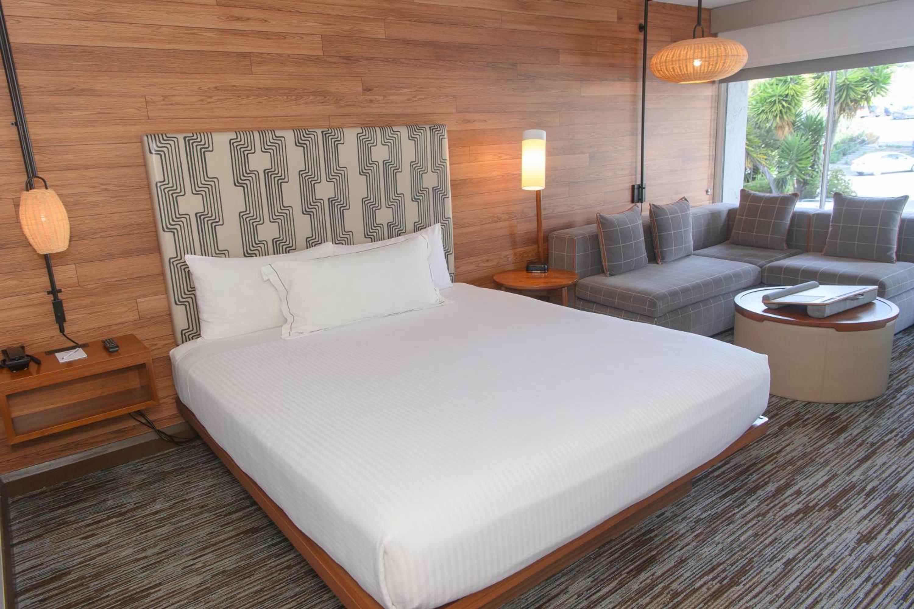 Deluxe King Room - Photo 4