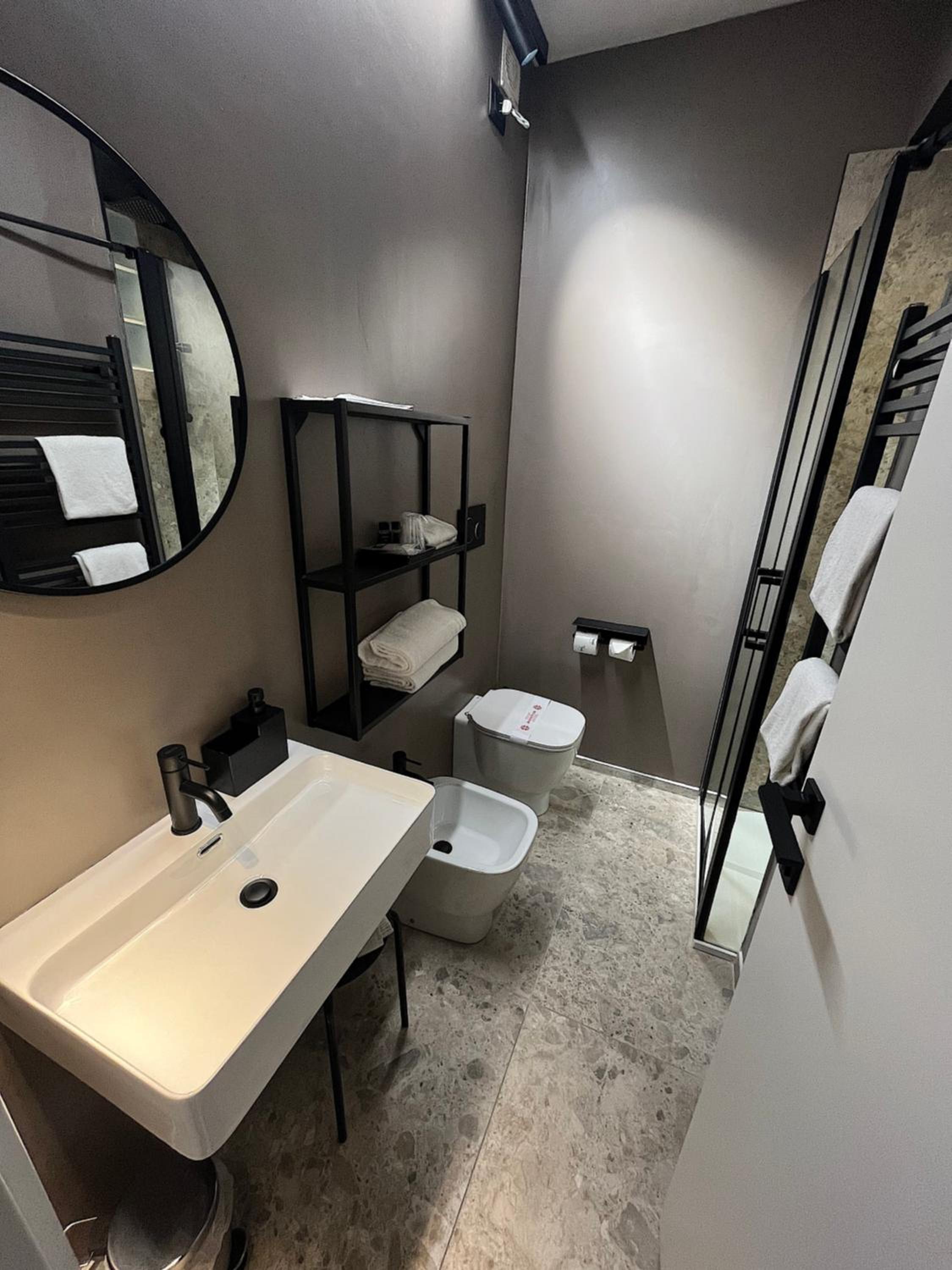 Double Room - Photo 6