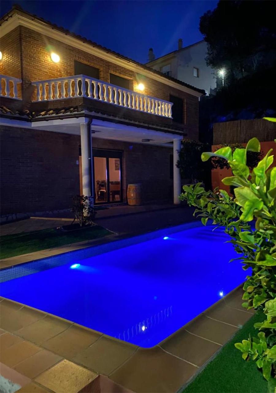 Five-Bedroom House photo 3