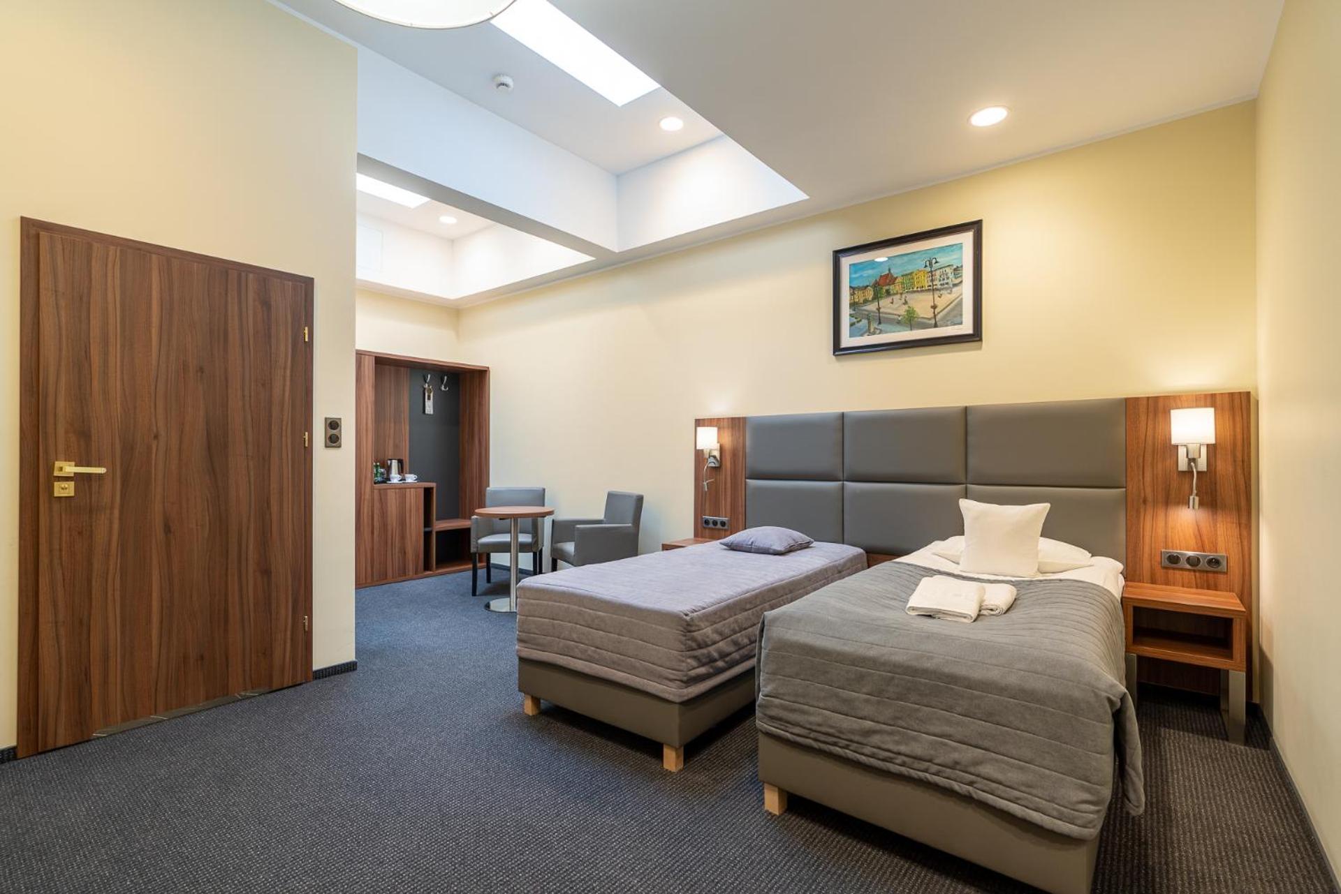 Economy Twin Room photo 2