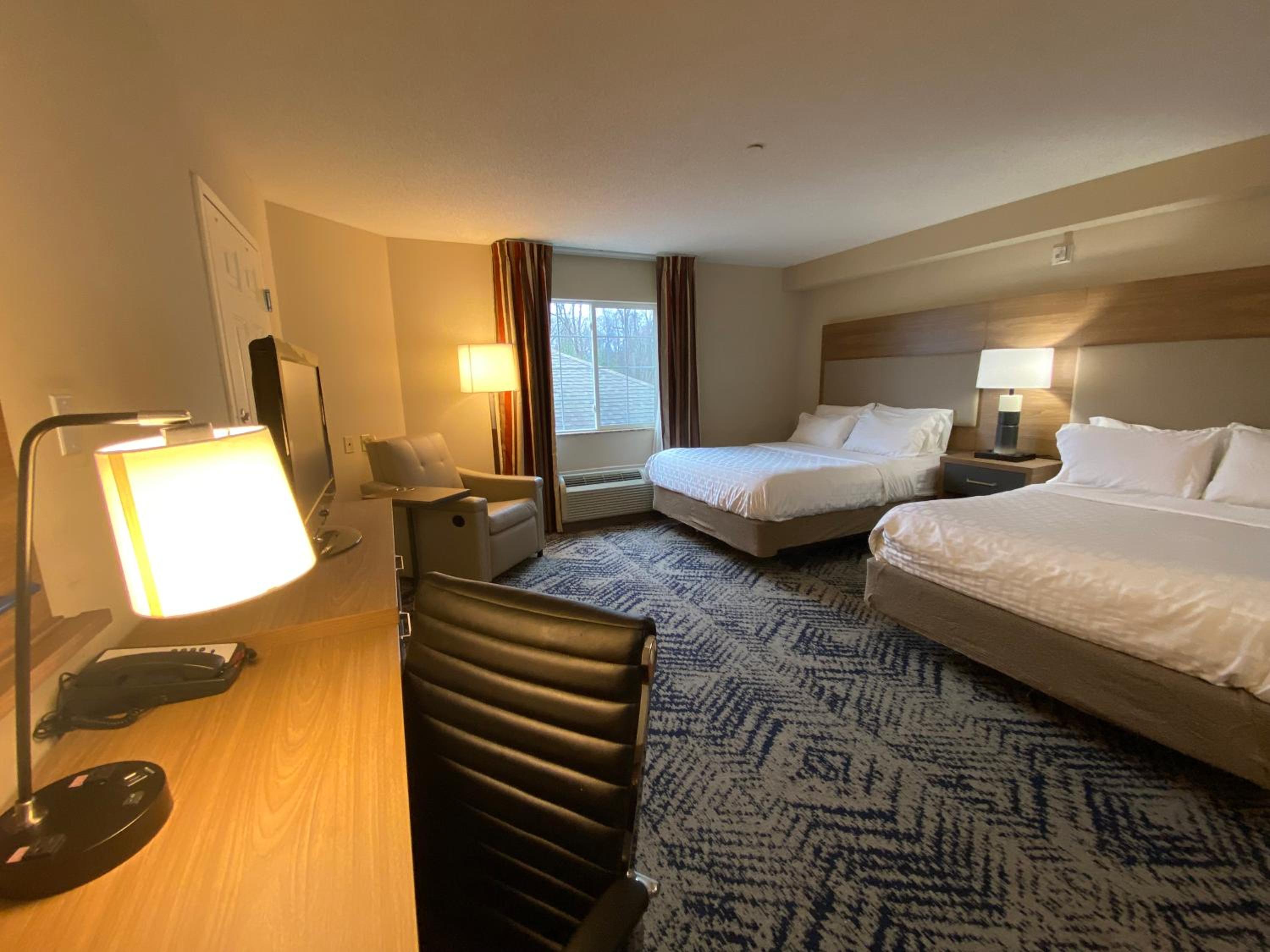 Studio Suite with Two Queen Beds photo 3
