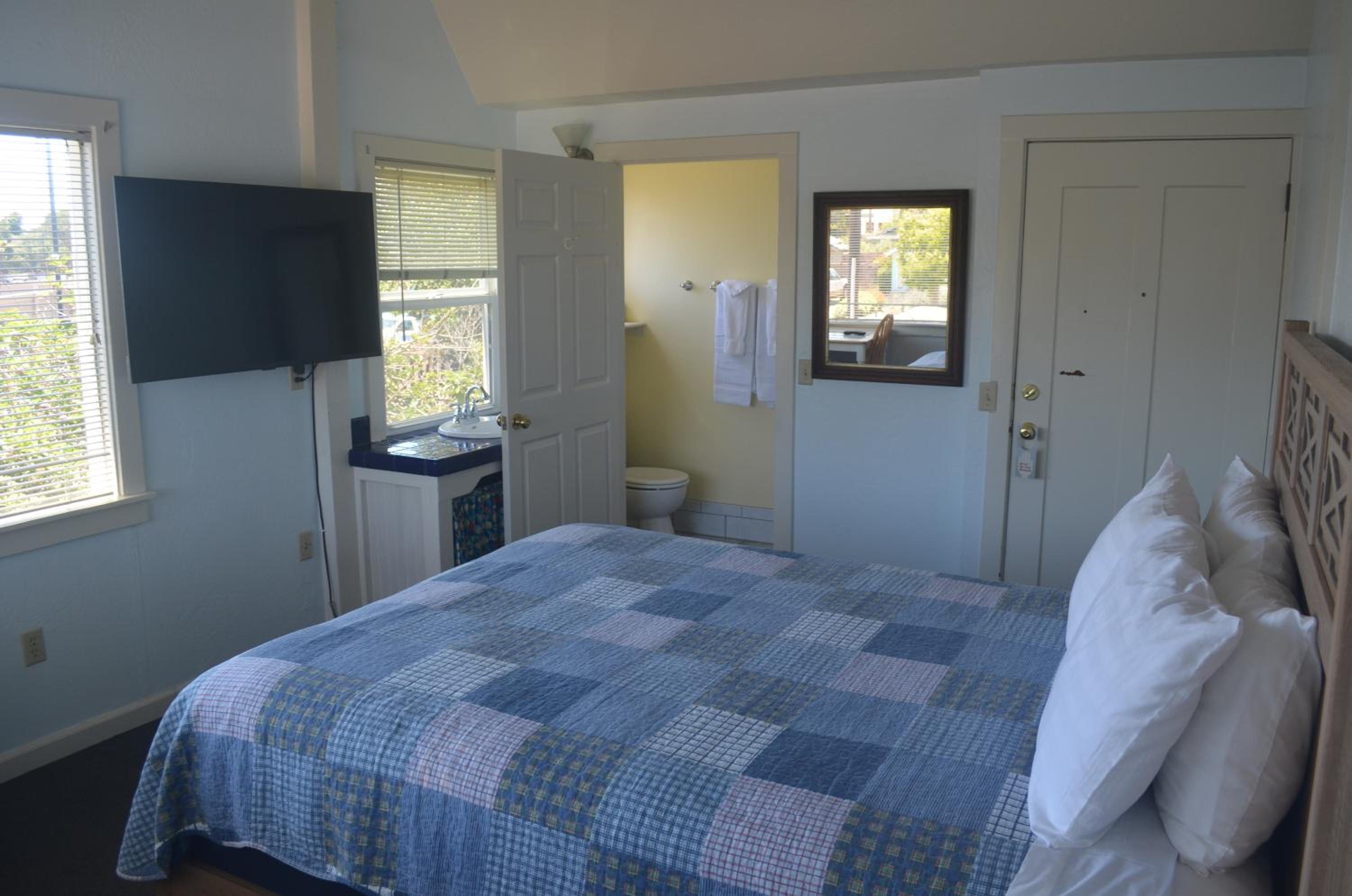 Standard Queen Room photo 2
