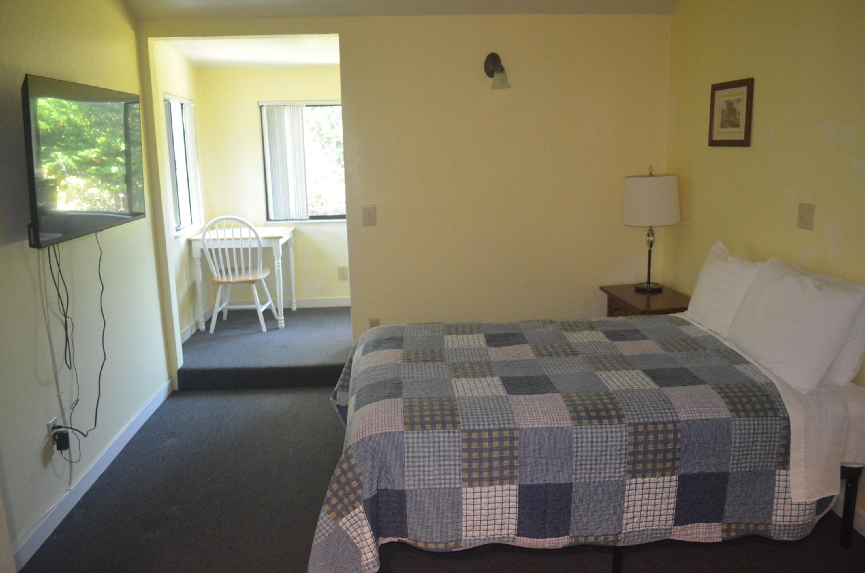 Single Room with Shared Bathroom photo 3