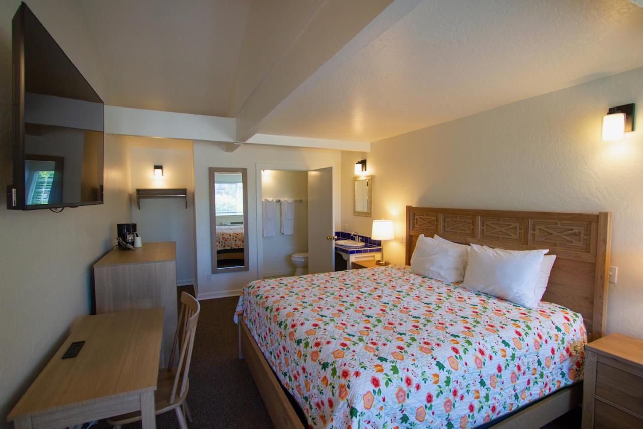 Deluxe King Room photo 2