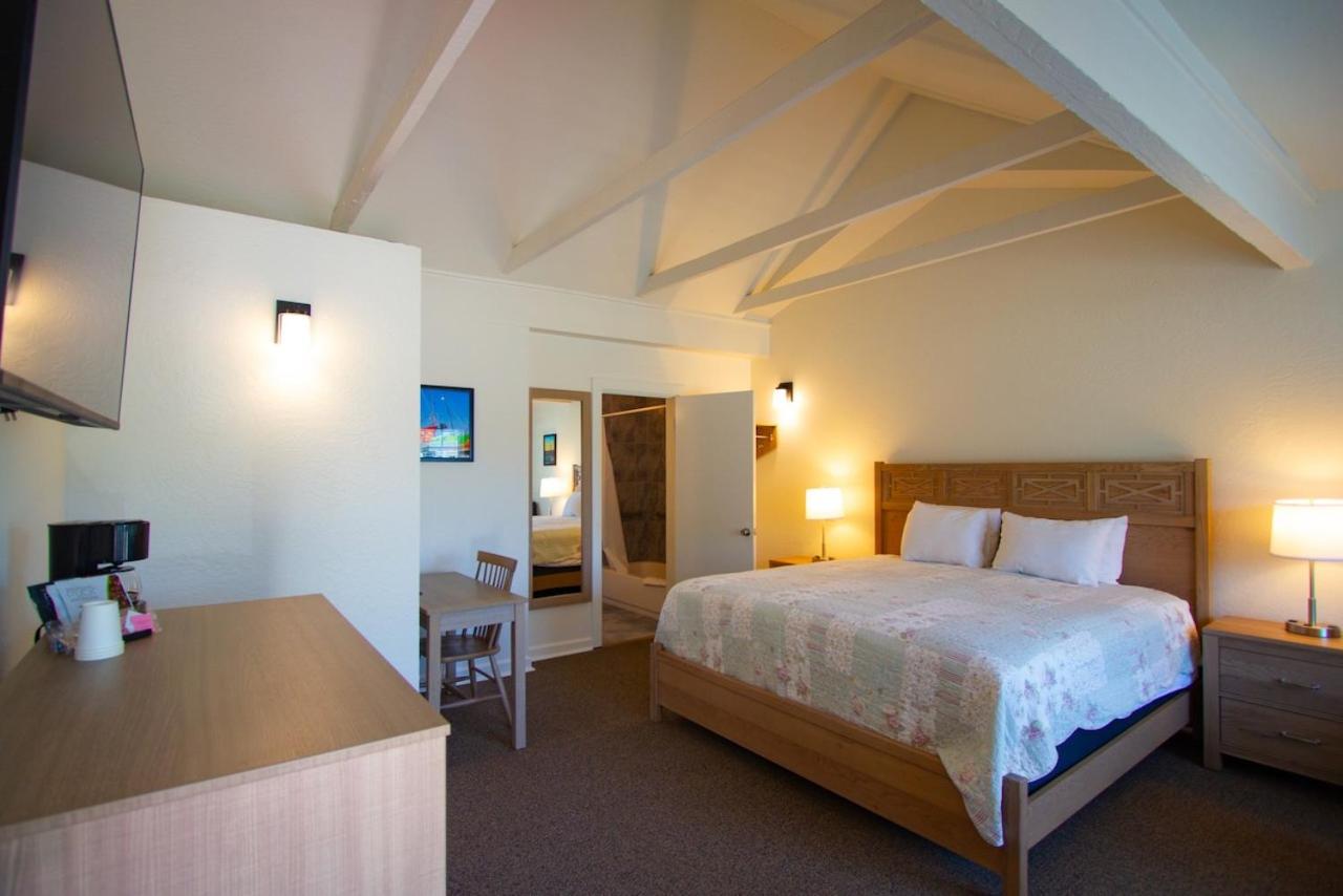 Deluxe King Room photo 1