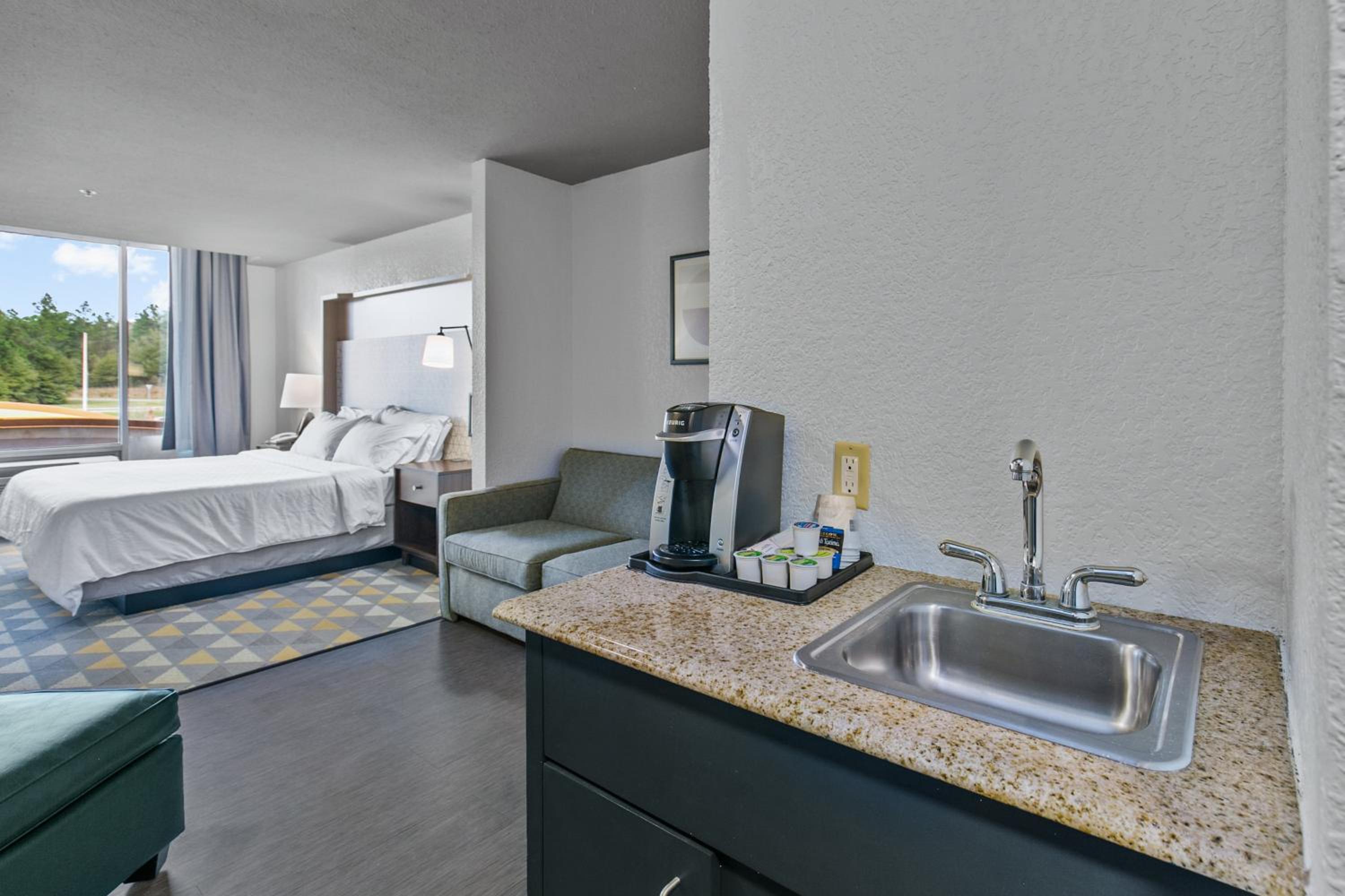 King Suite - Photo 3