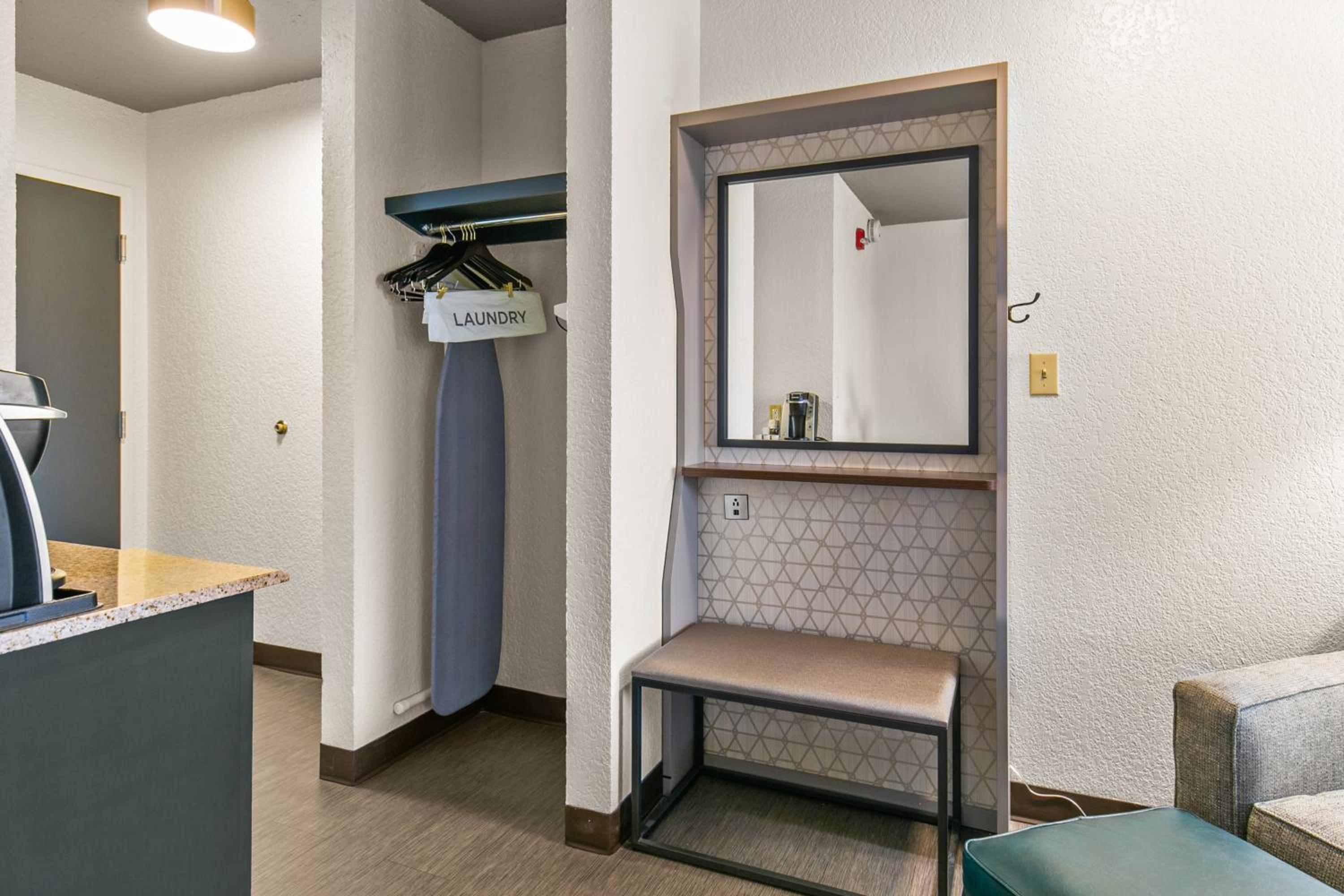 Double Suite - Non-Smoking - Photo 10