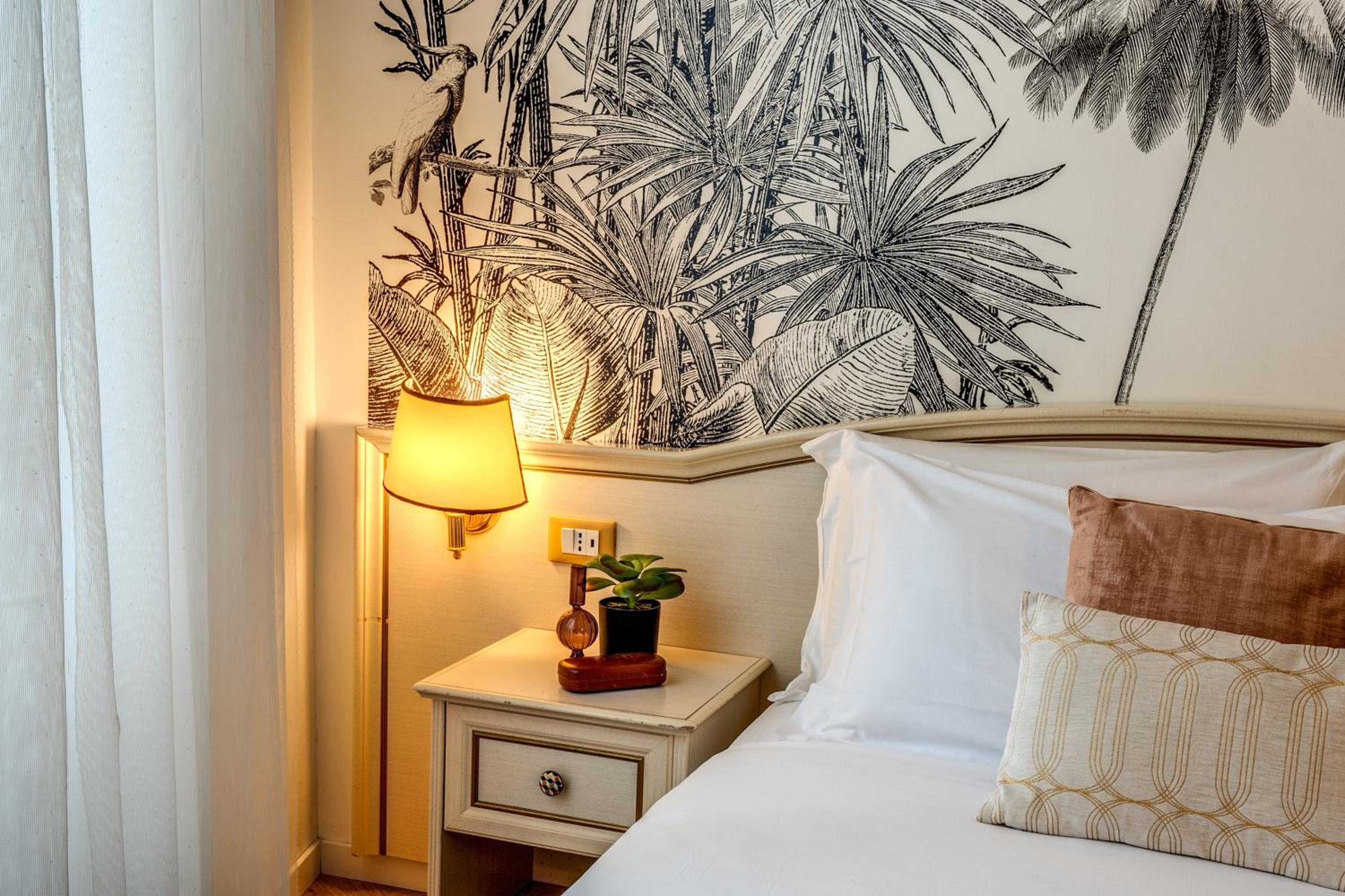 Standard King Room photo 2
