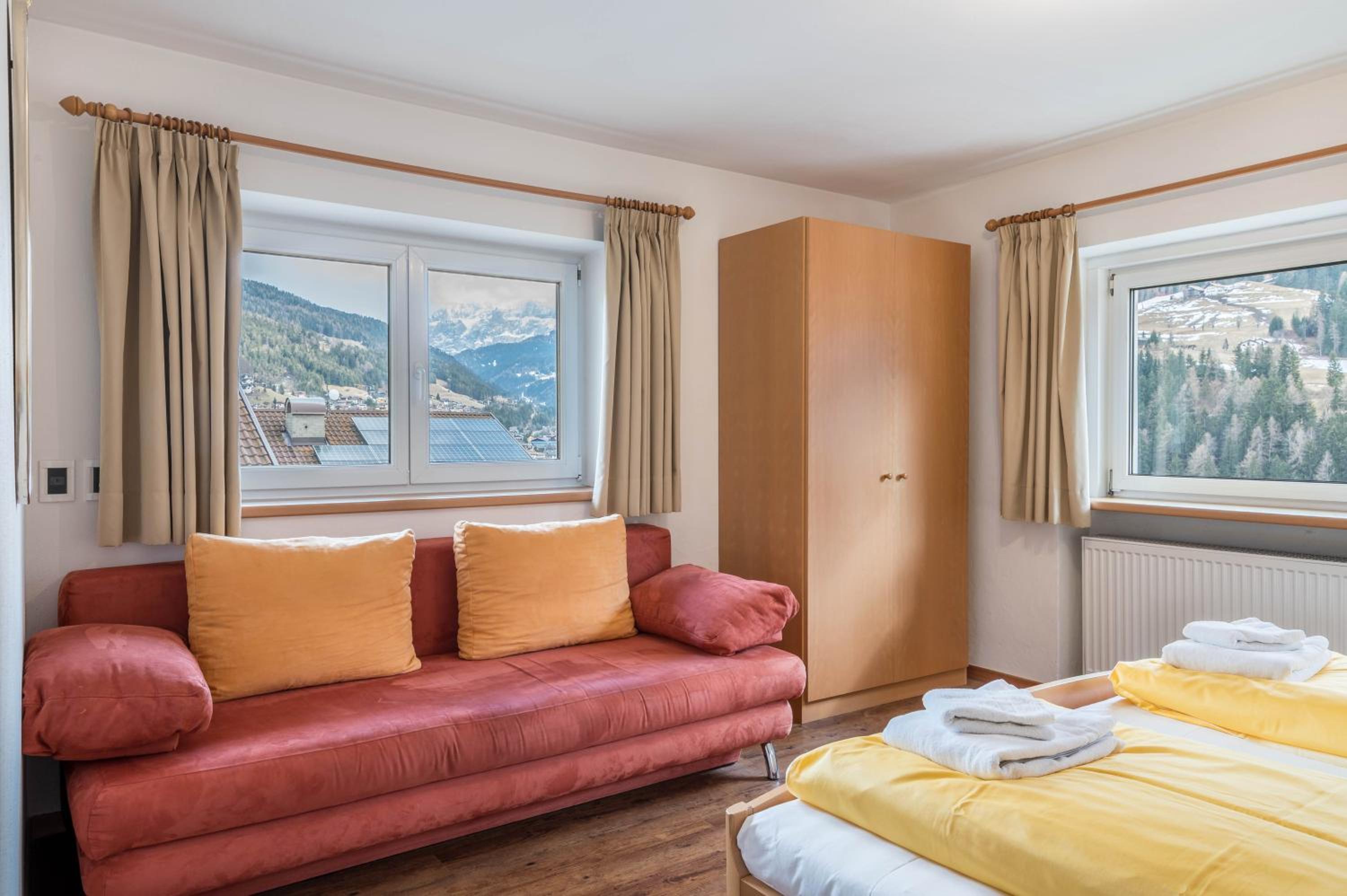 Three-Bedroom Premium Apartment with Balcony photo 1