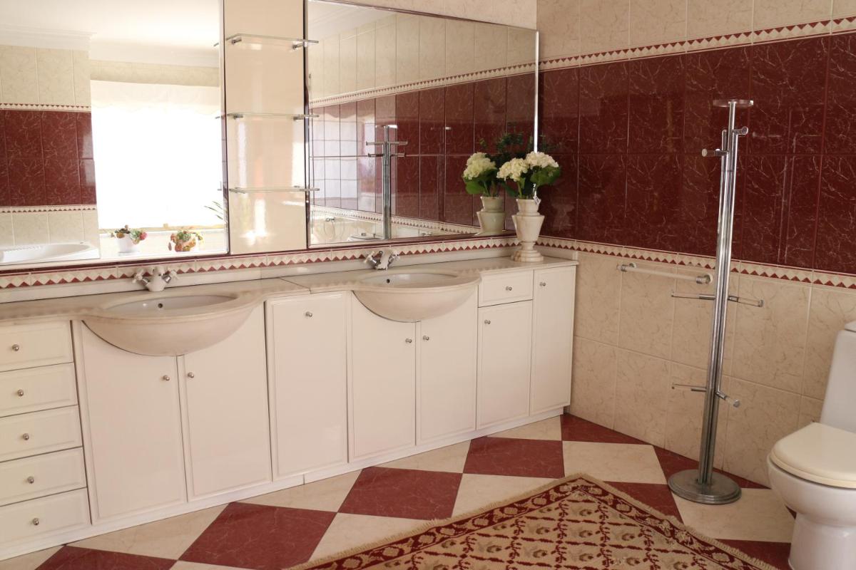 Double Room with Shared Bathroom photo 2