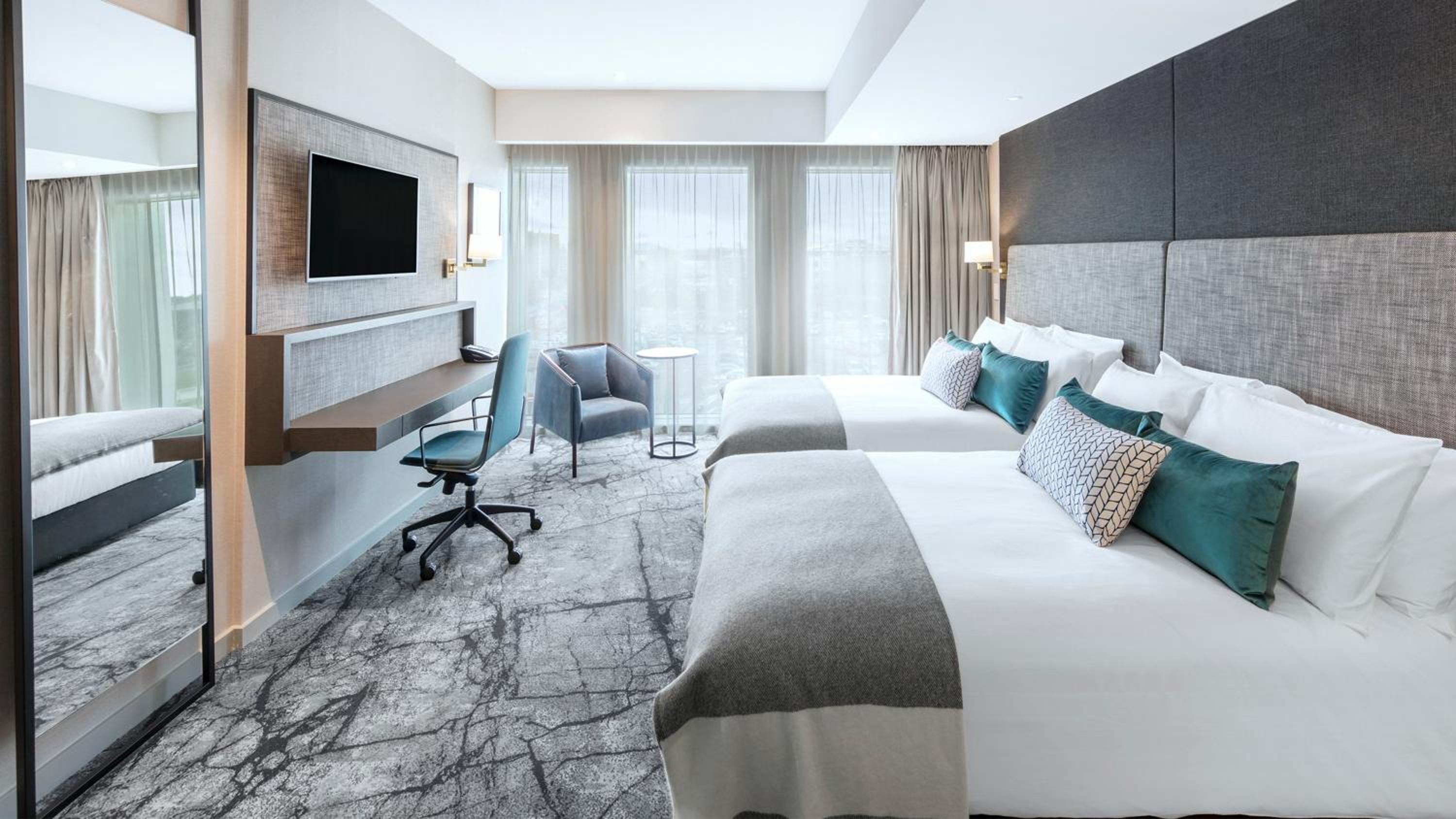 Standard Double Room with Two Double Beds thumbnail 5