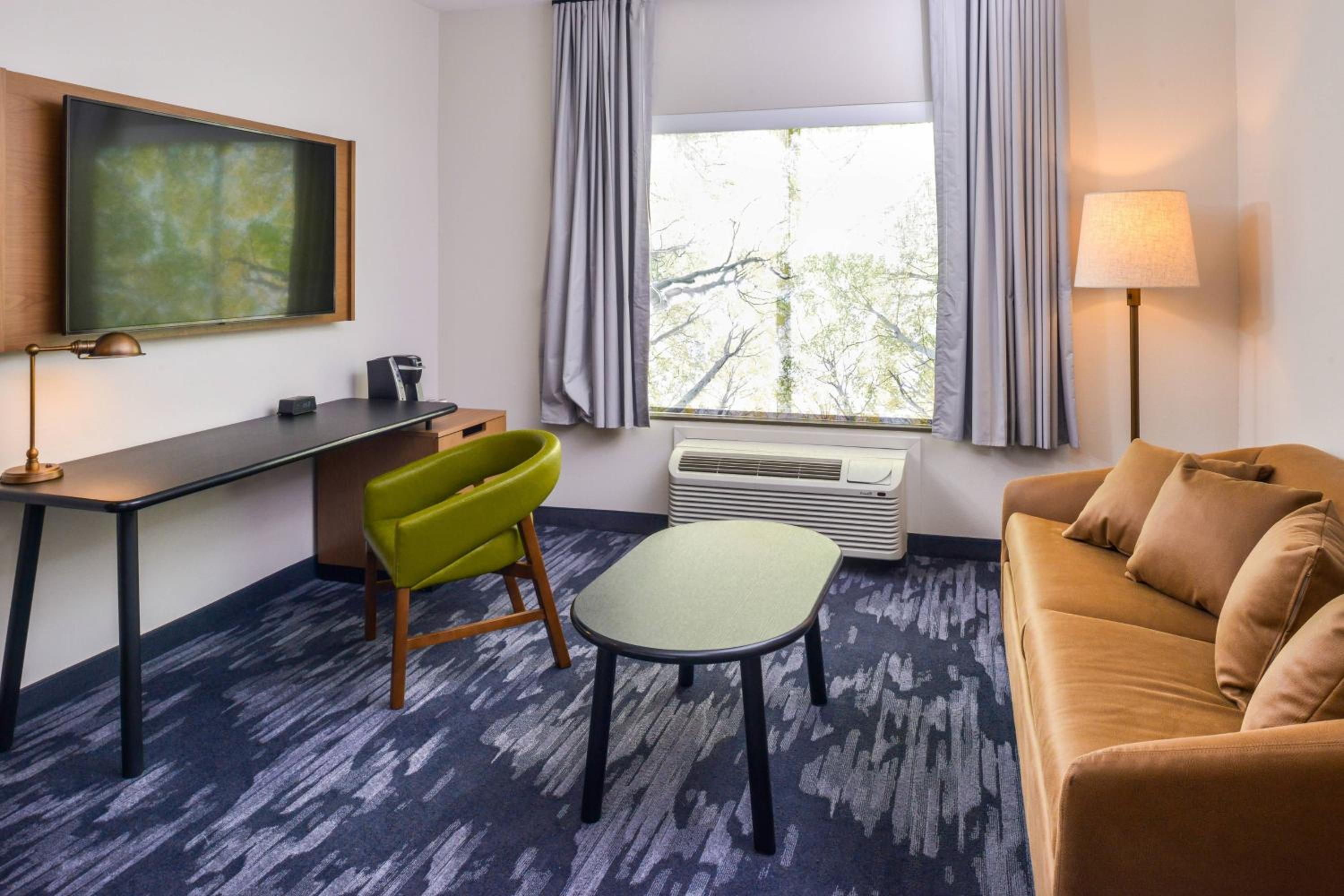 Queen Room with Two Queen Beds, Bathtub and Sofa Bed - Mobility Access photo 1