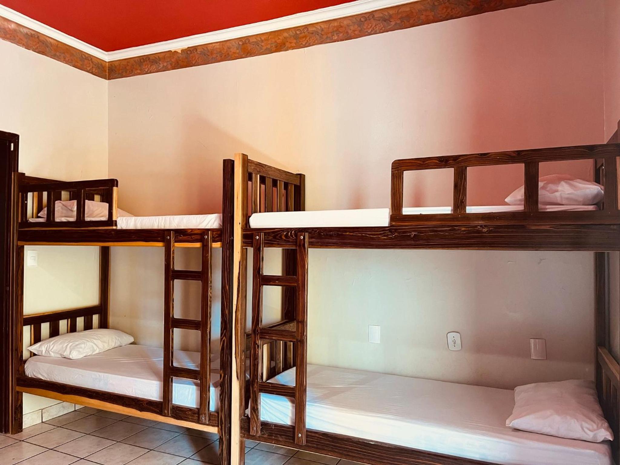 Deluxe Queen Suite - Photo 8