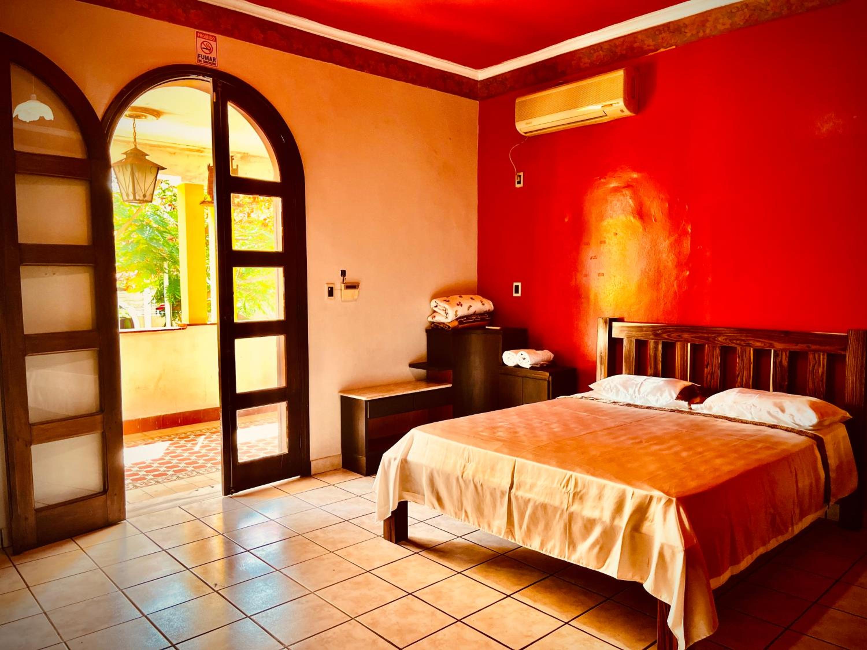 Deluxe Queen Suite - Photo 1
