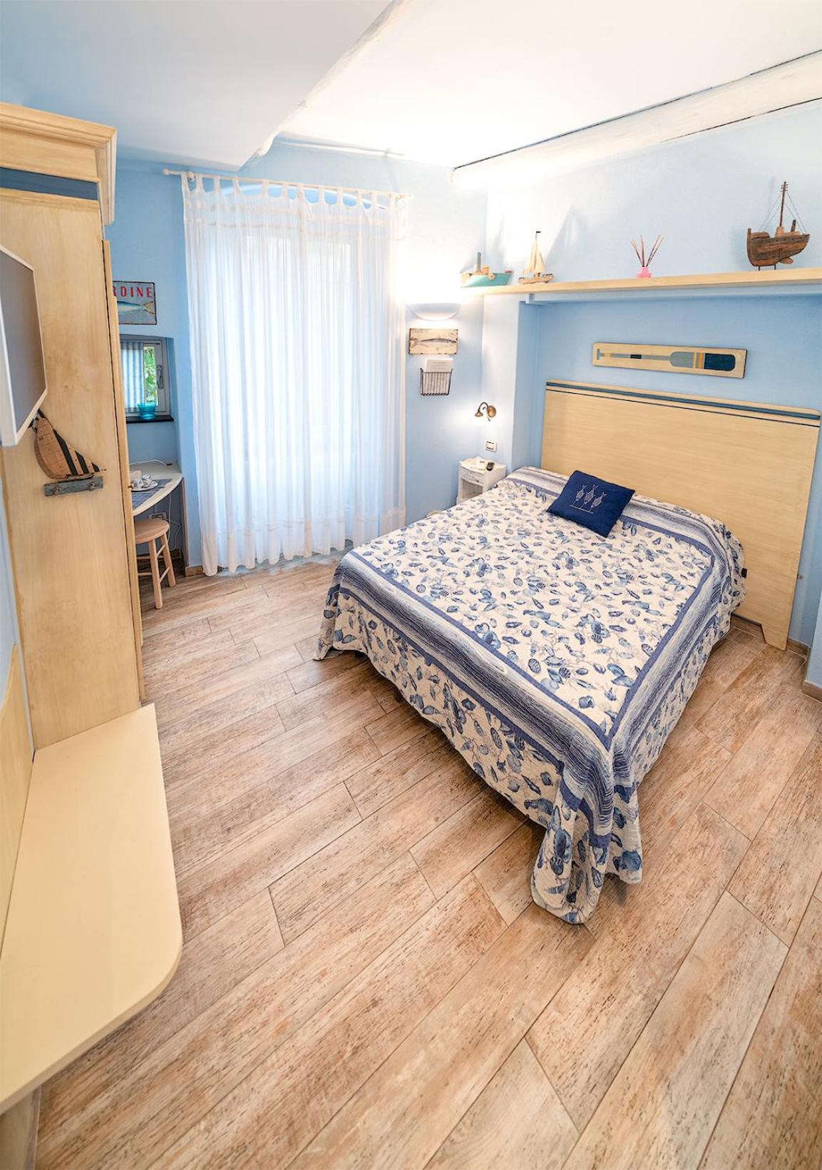 Double Room with Private Bathroom Albarola