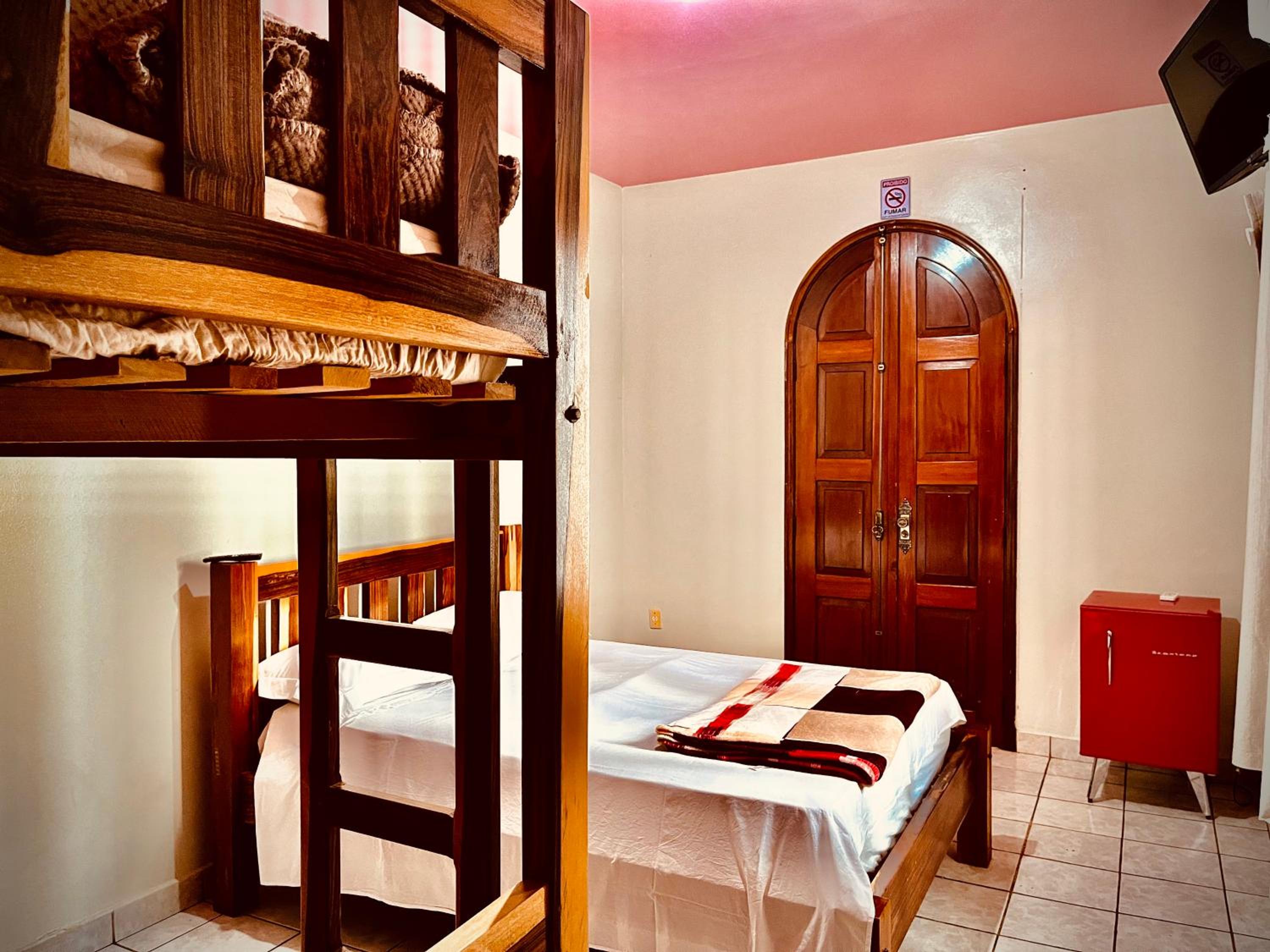Suite with Balcony - Photo 5