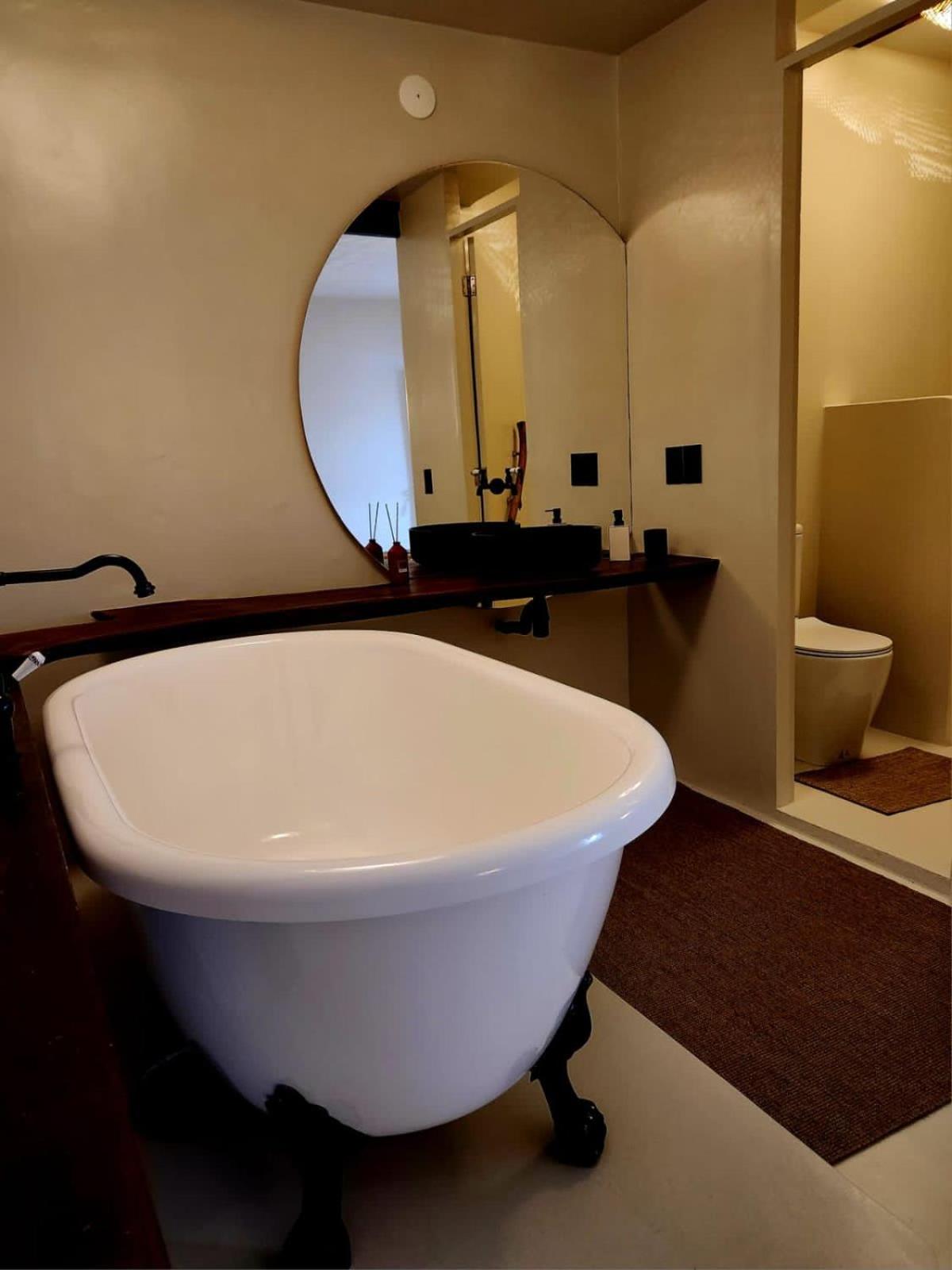 Deluxe Suite with Sea View photo 2