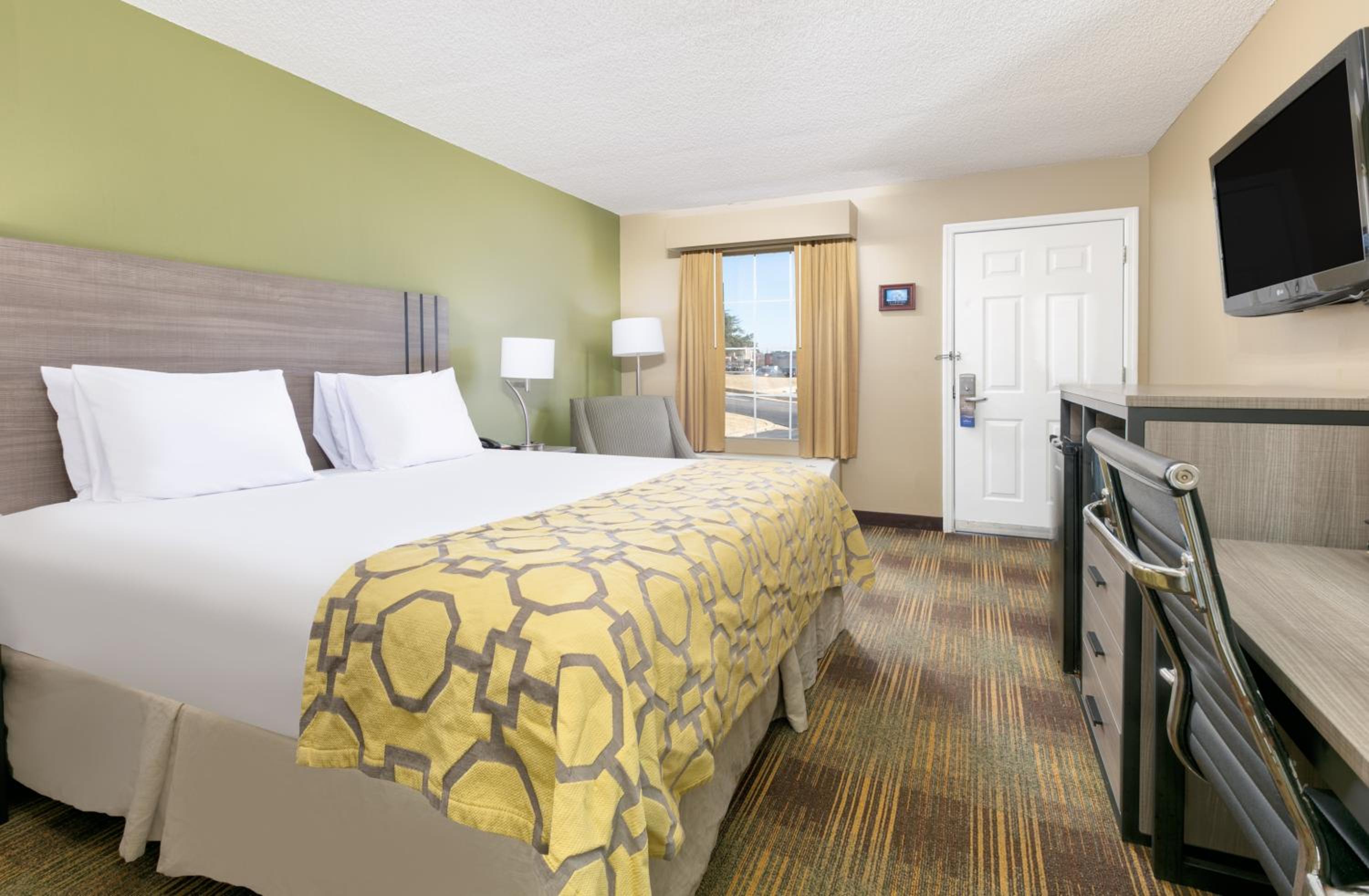 King Room - Non-Smoking - Photo 4