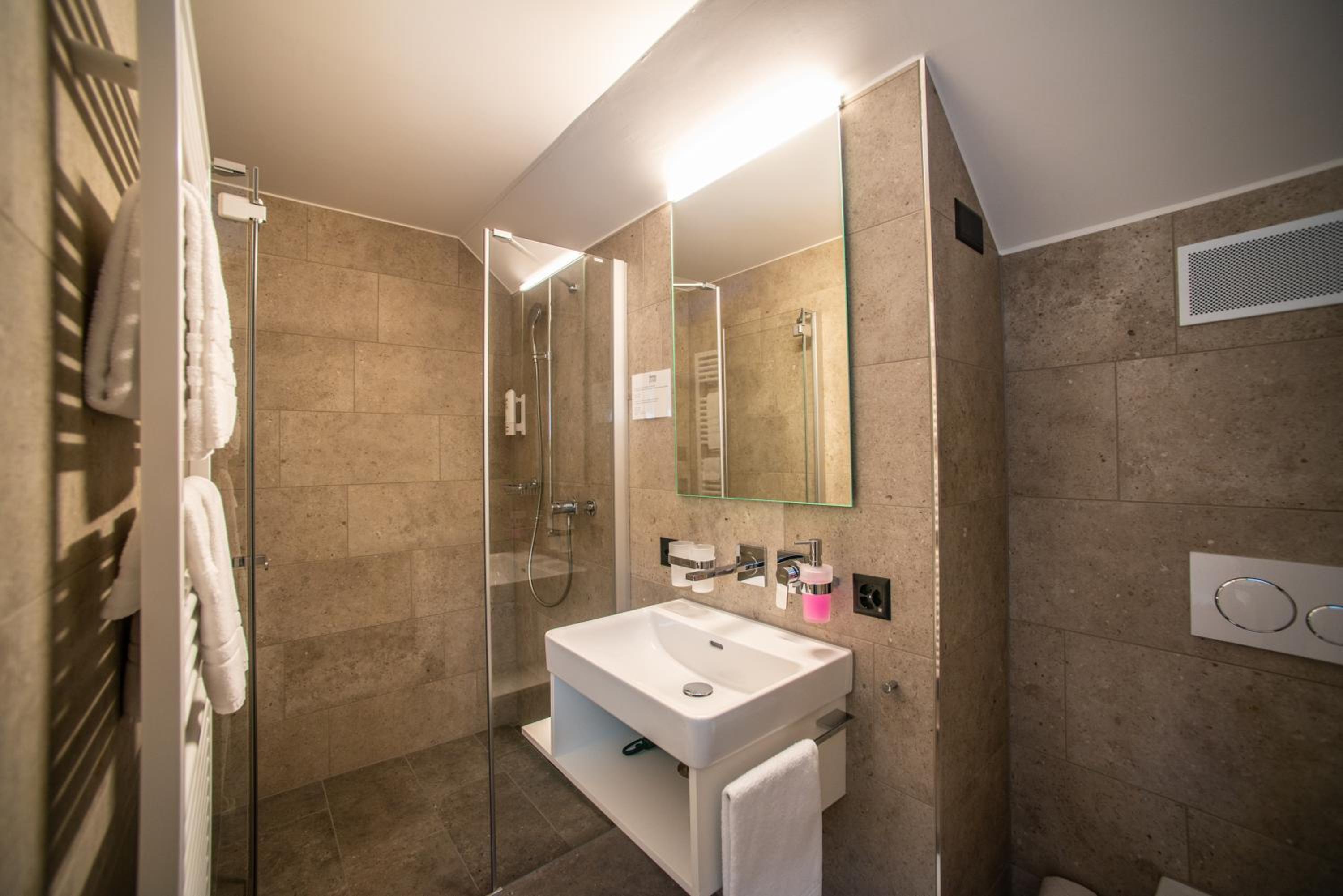 Large Single Room photo 3