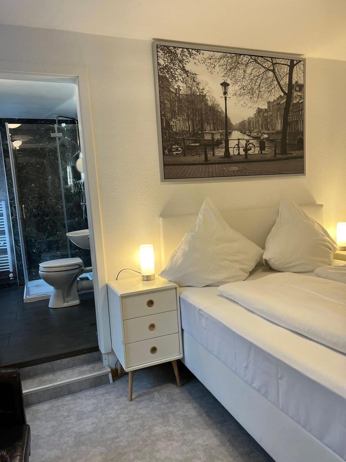 Double Room with Private Bathroom photo 2