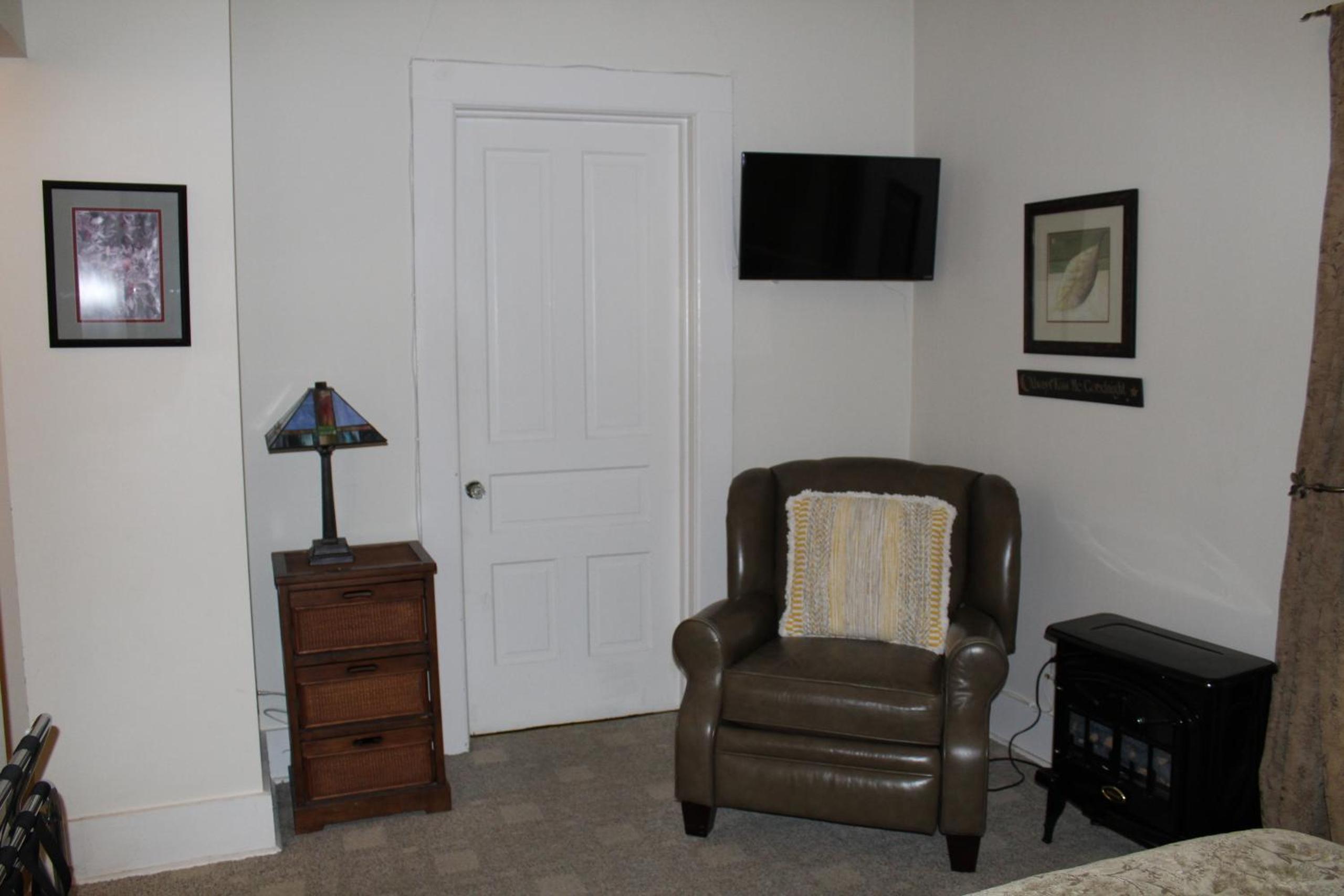 Queen Room photo 2