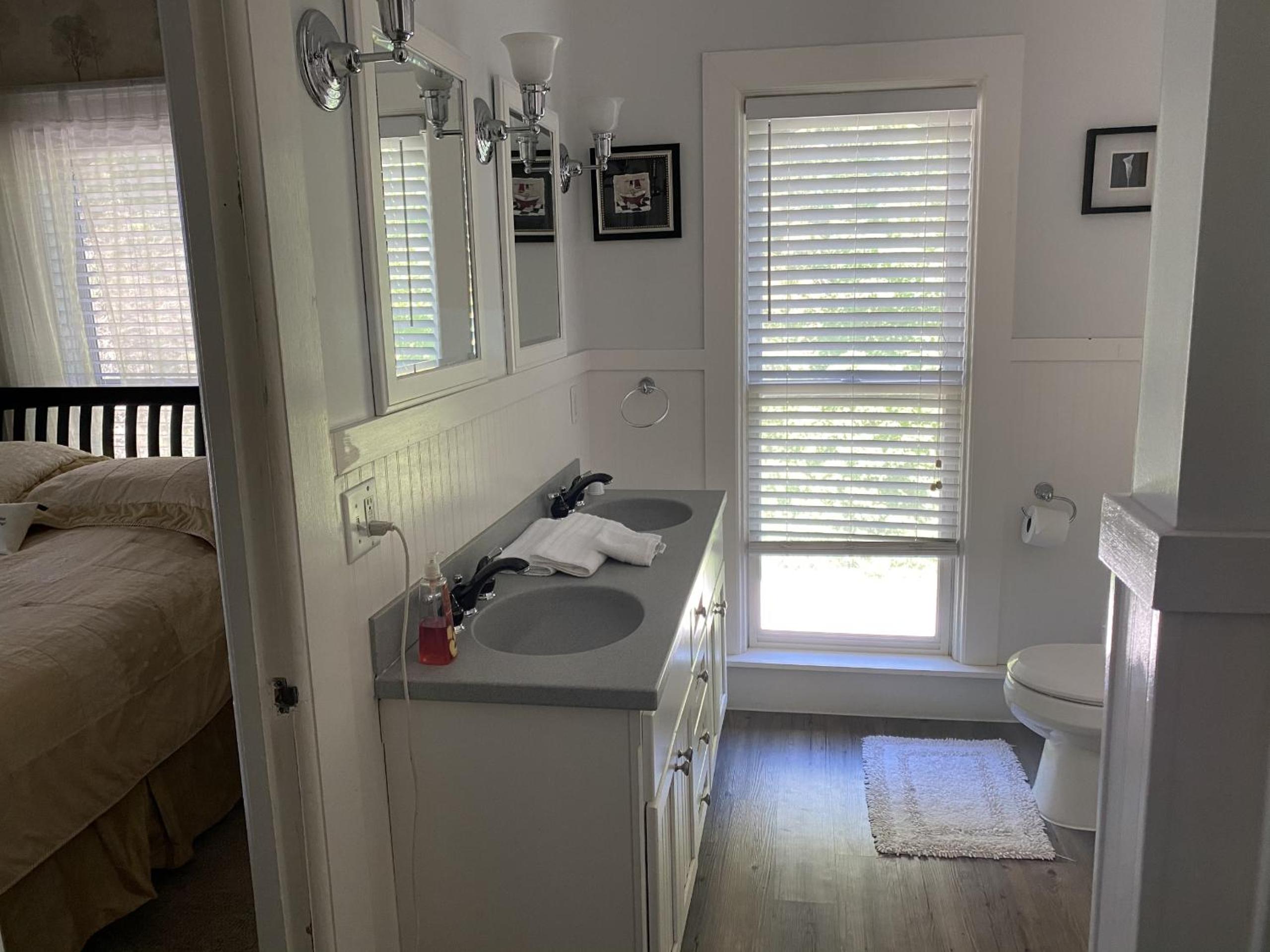 Queen Room photo 3
