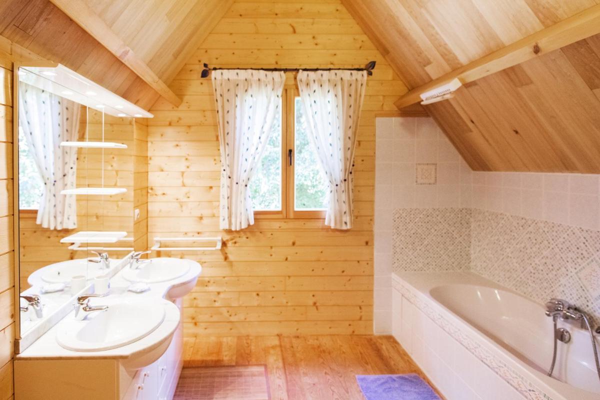 Three-Bedroom Chalet photo 2