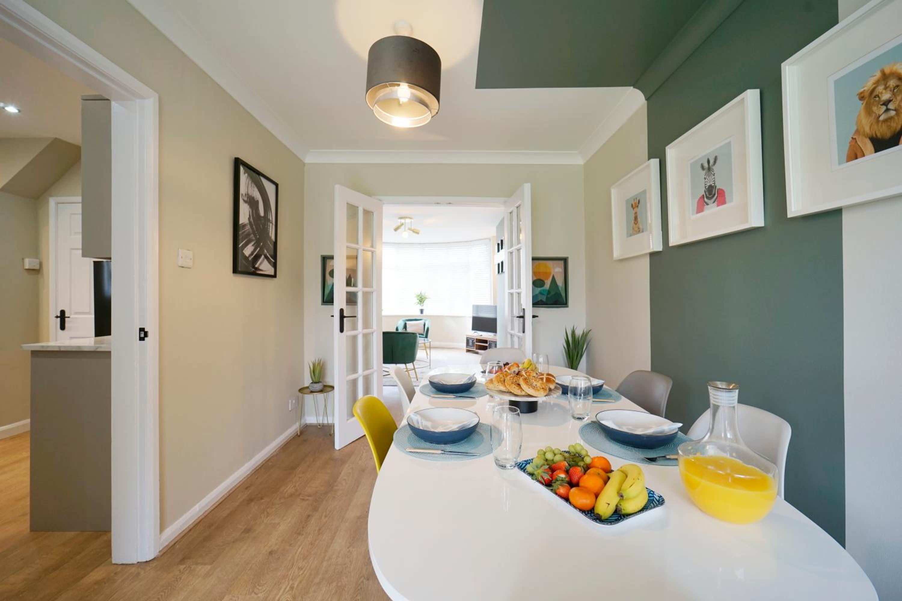 Three-Bedroom House photo 2