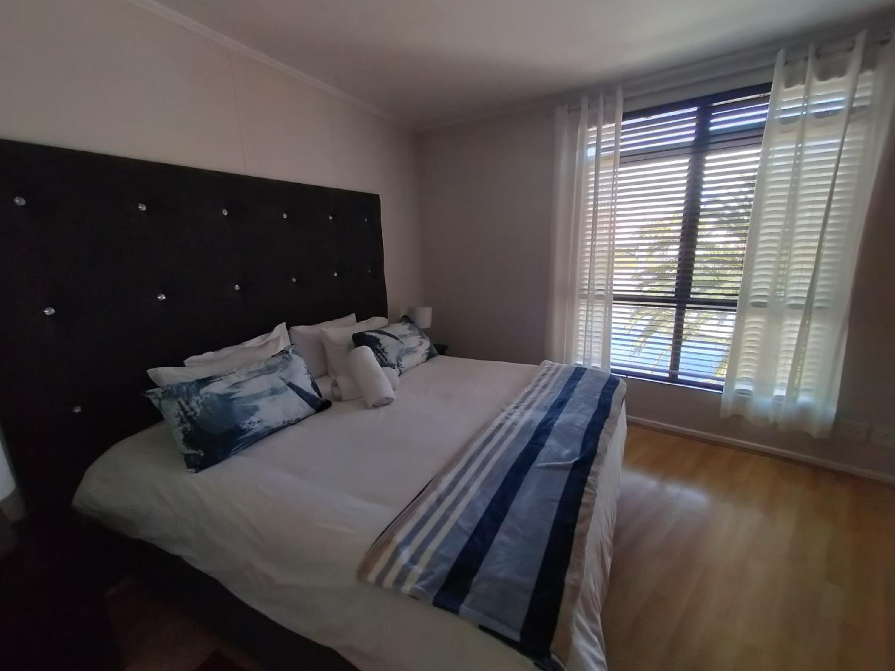 One-Bedroom Apartment - Photo 1