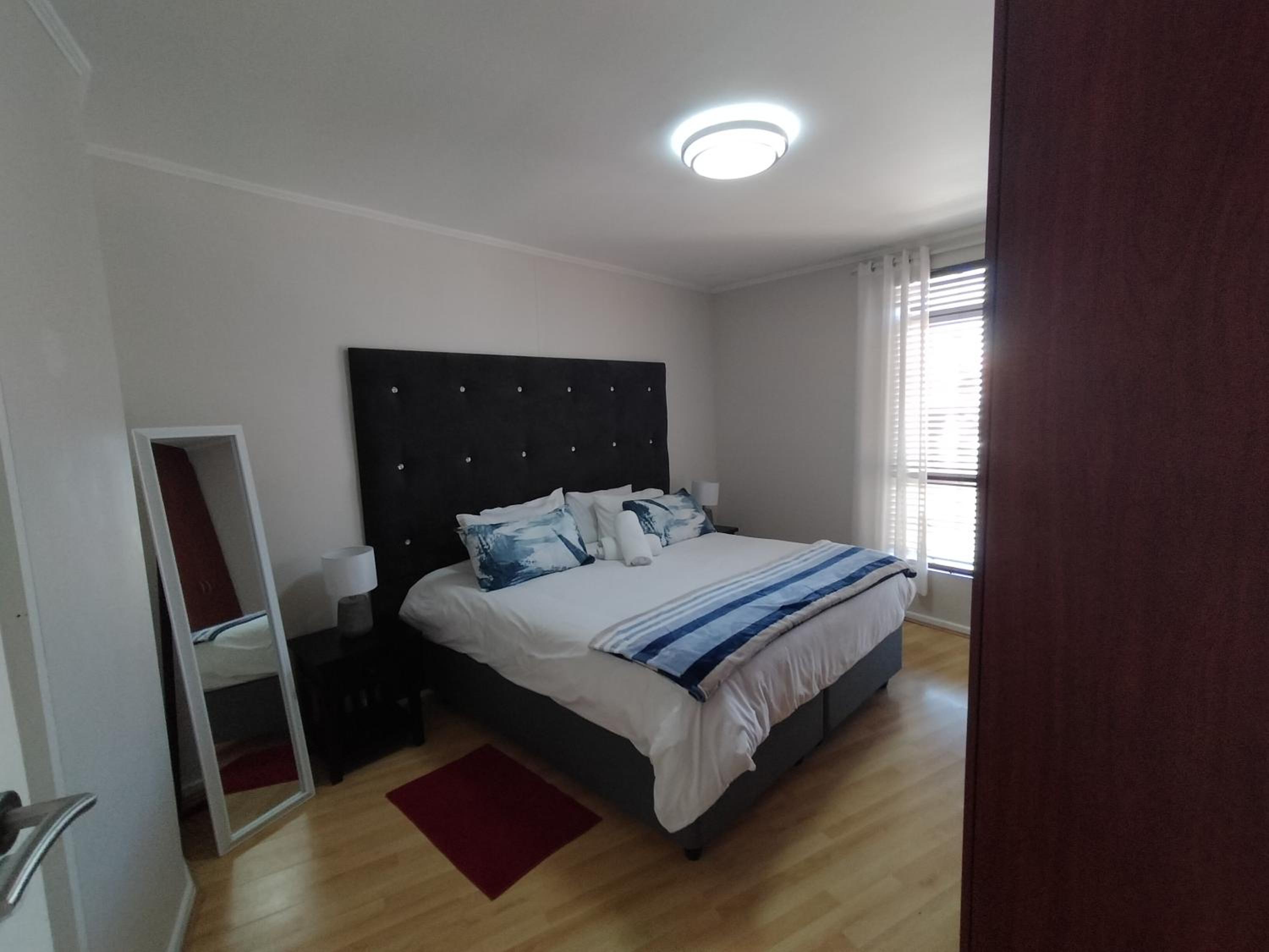 One-Bedroom Apartment - Photo 8