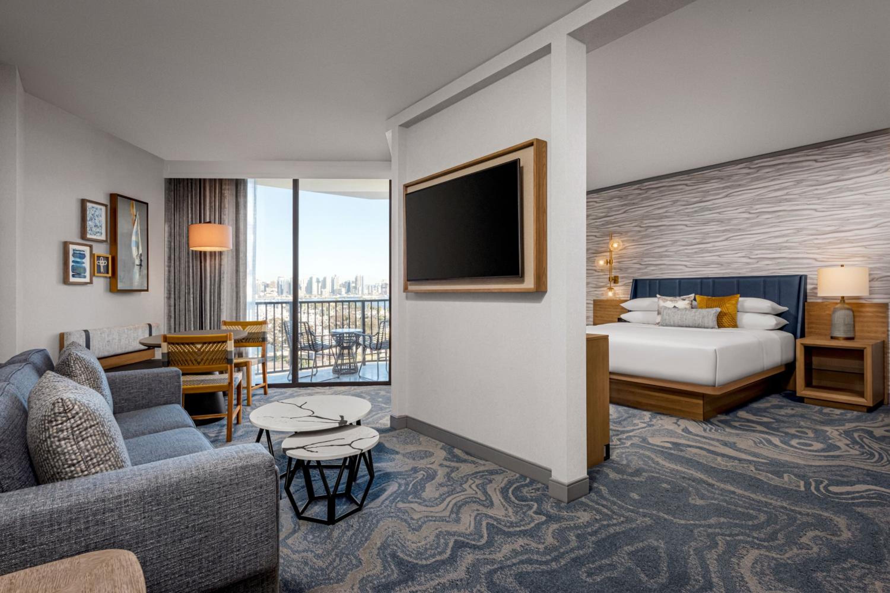 1 King Bed, Marina Tower, Studio Suite - Photo 5