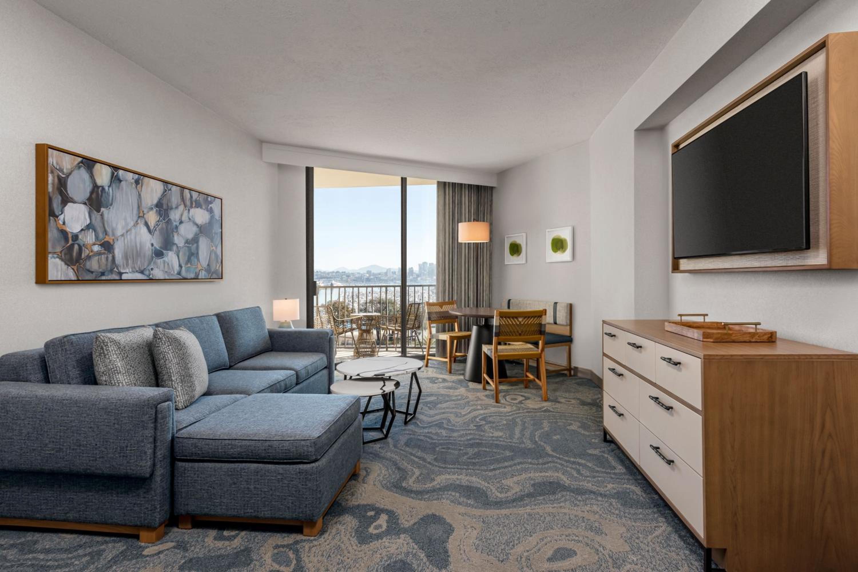 1 King Bed, Marina Tower, 1-Bedroom Suite - Photo 1