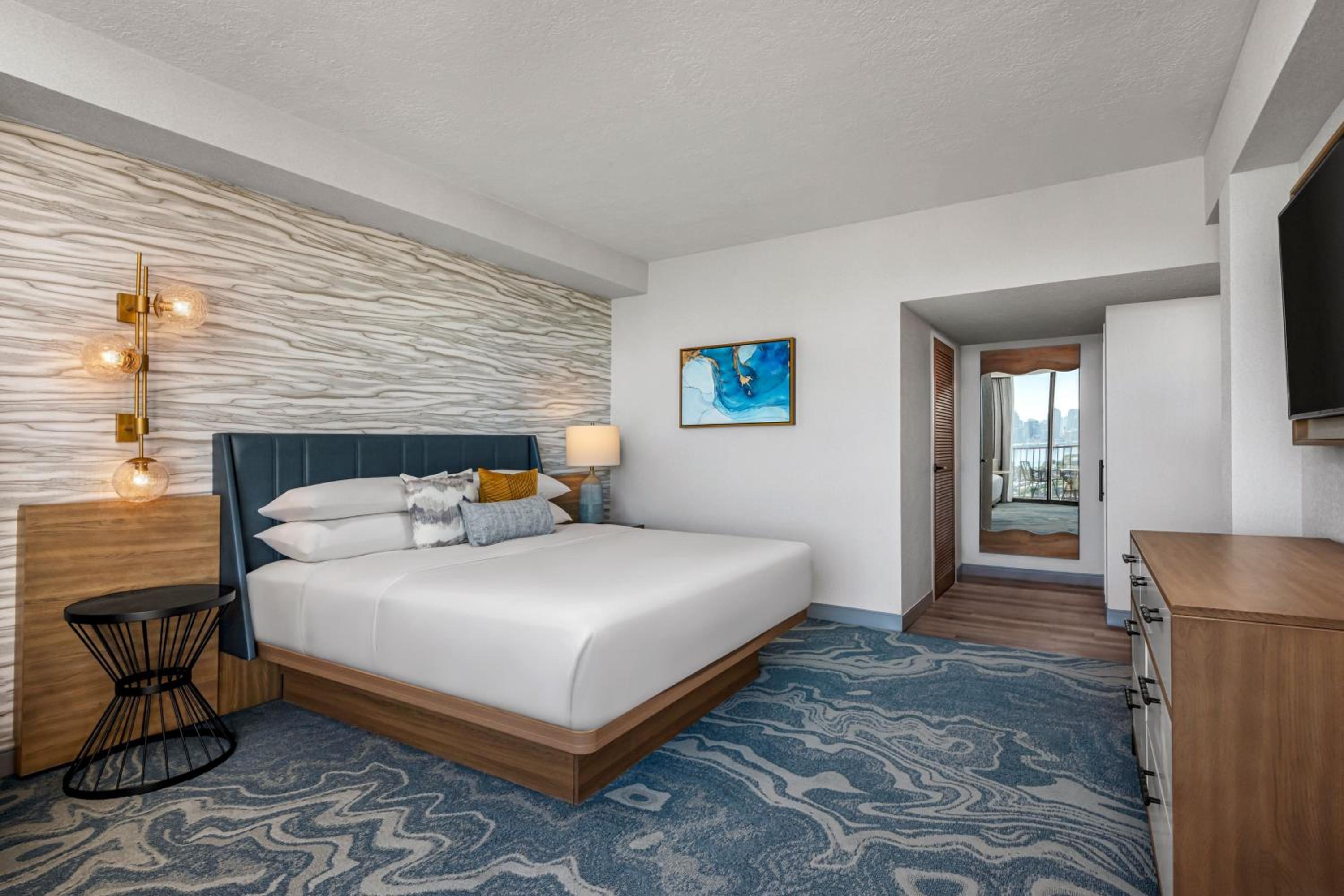 1 King Bed, Marina Tower, 1-Bedroom Suite - Photo 2