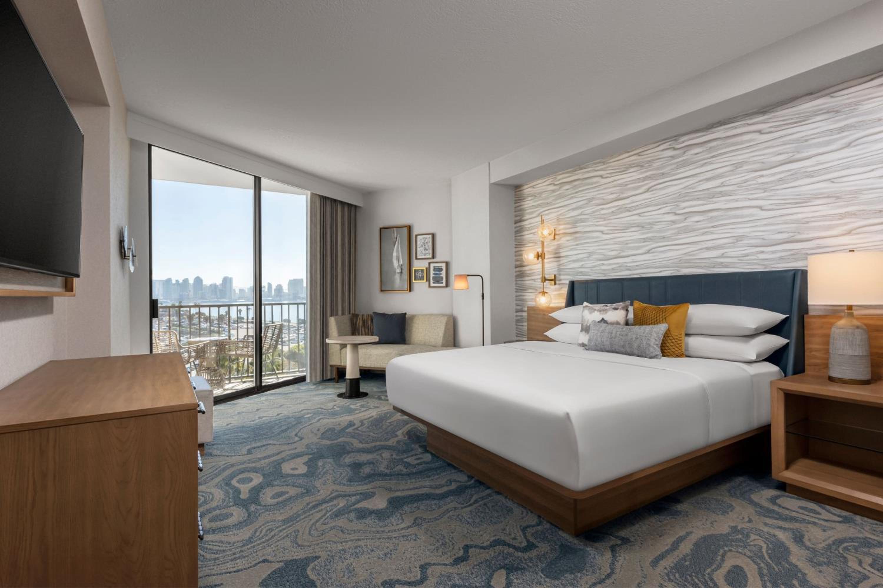 1 King Bed, Marina Tower, 1-Bedroom Suite - Photo 3