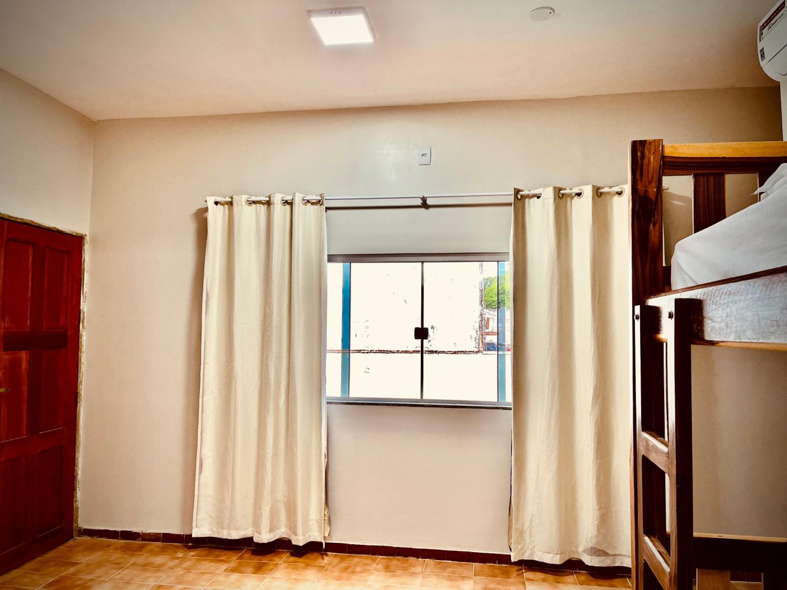 Suite with Pool View - Photo 4