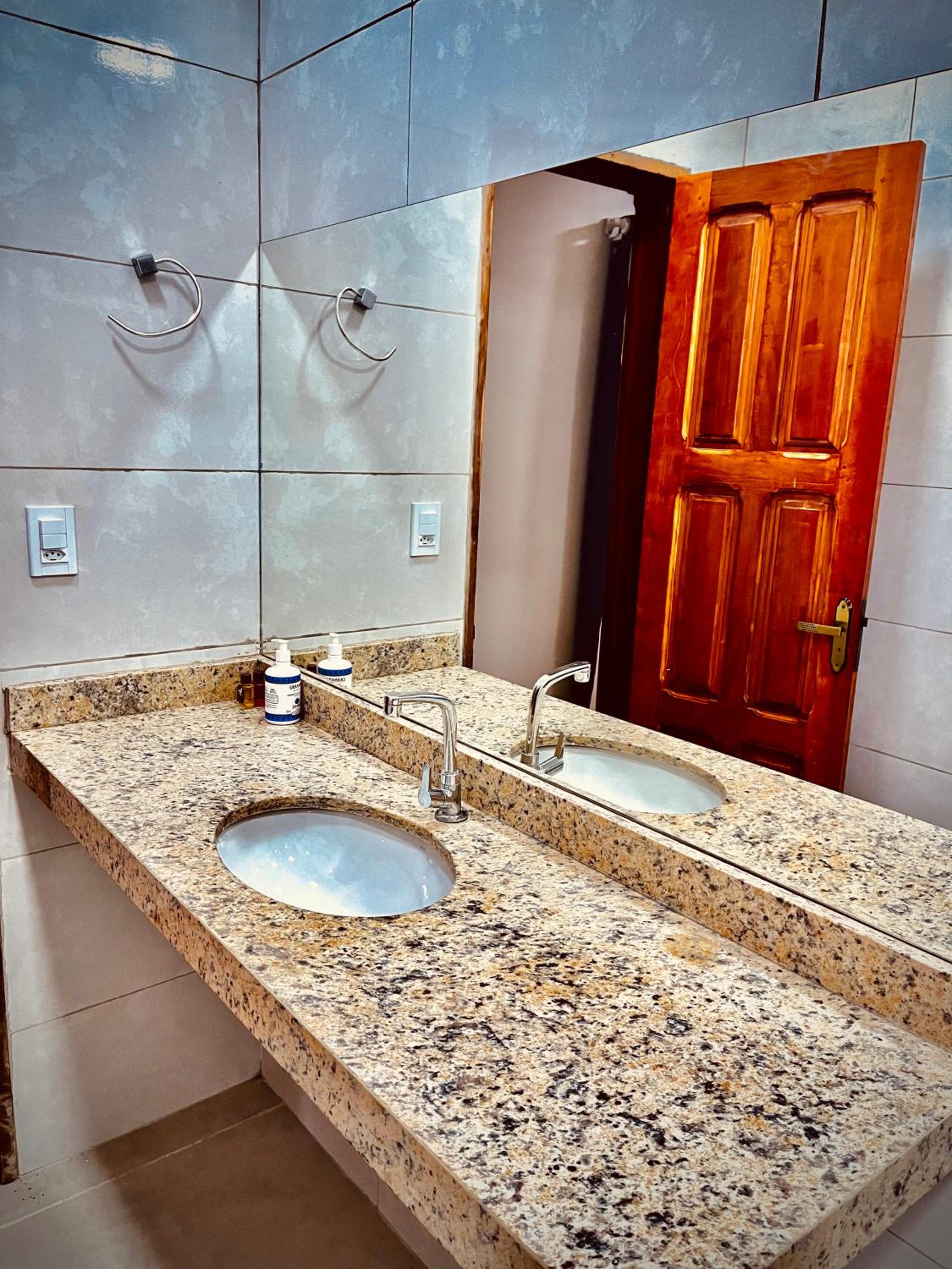 Suite with Pool View - Photo 5