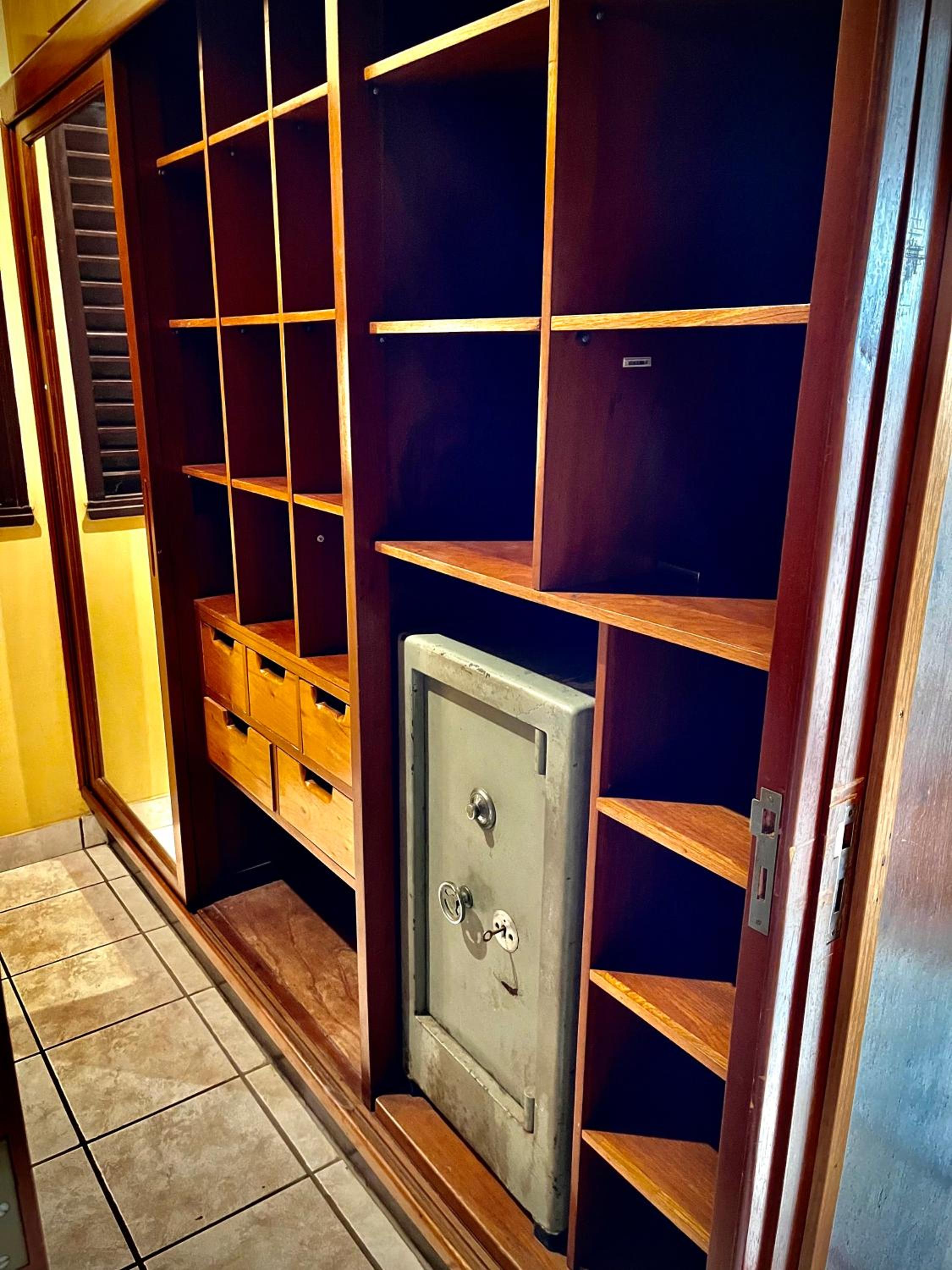 Deluxe Queen Suite - Photo 3
