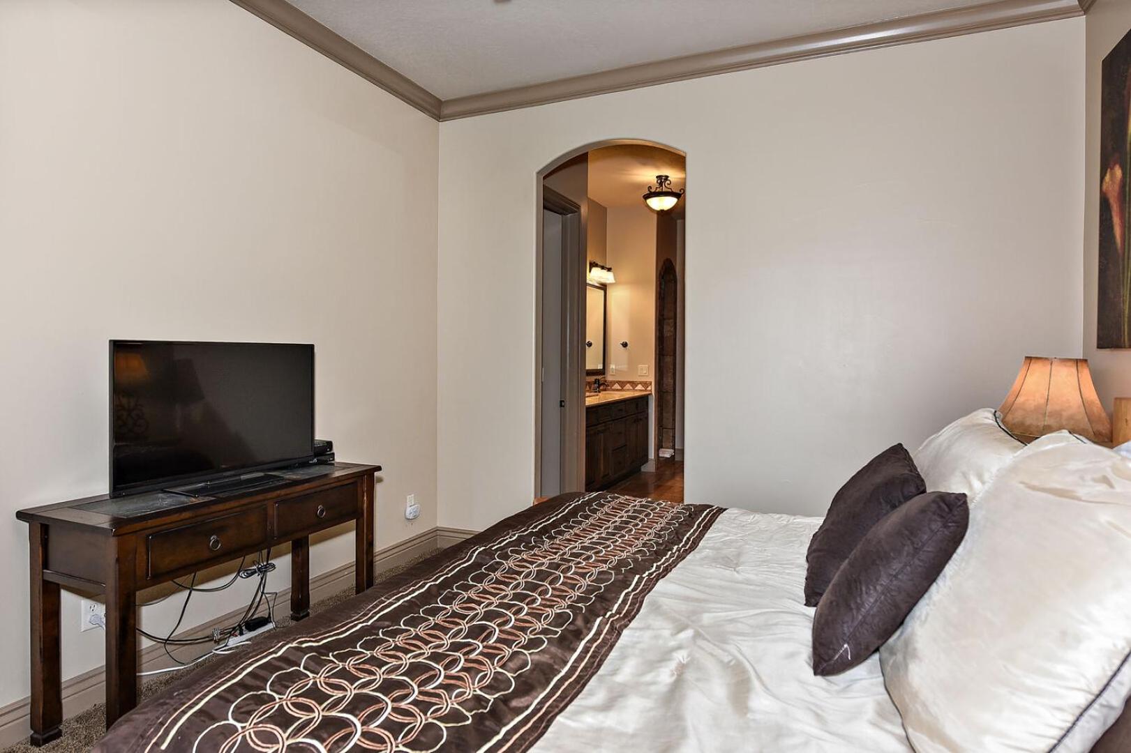 Three-Bedroom Apartment photo 1