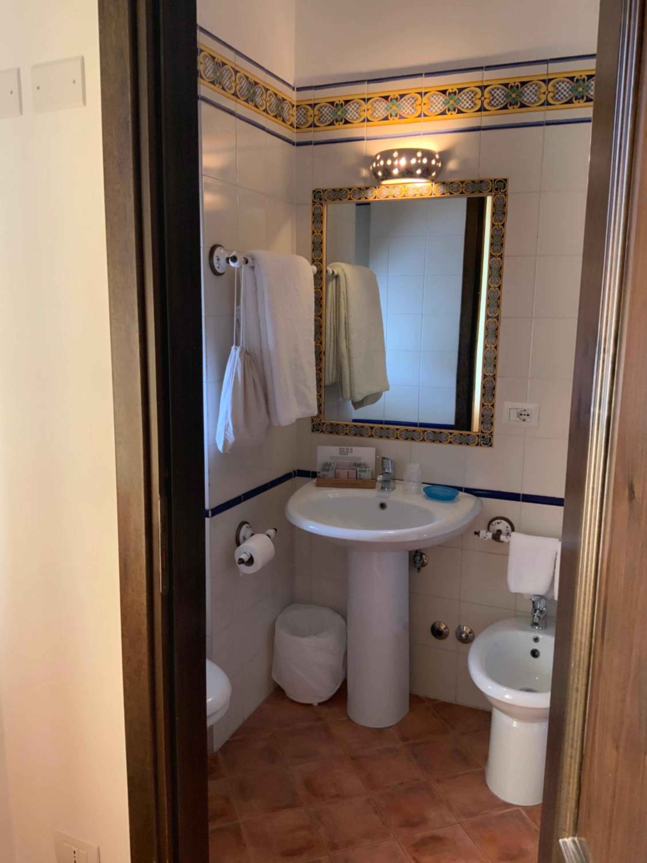 Double or Twin Room with Partial Sea View photo 2