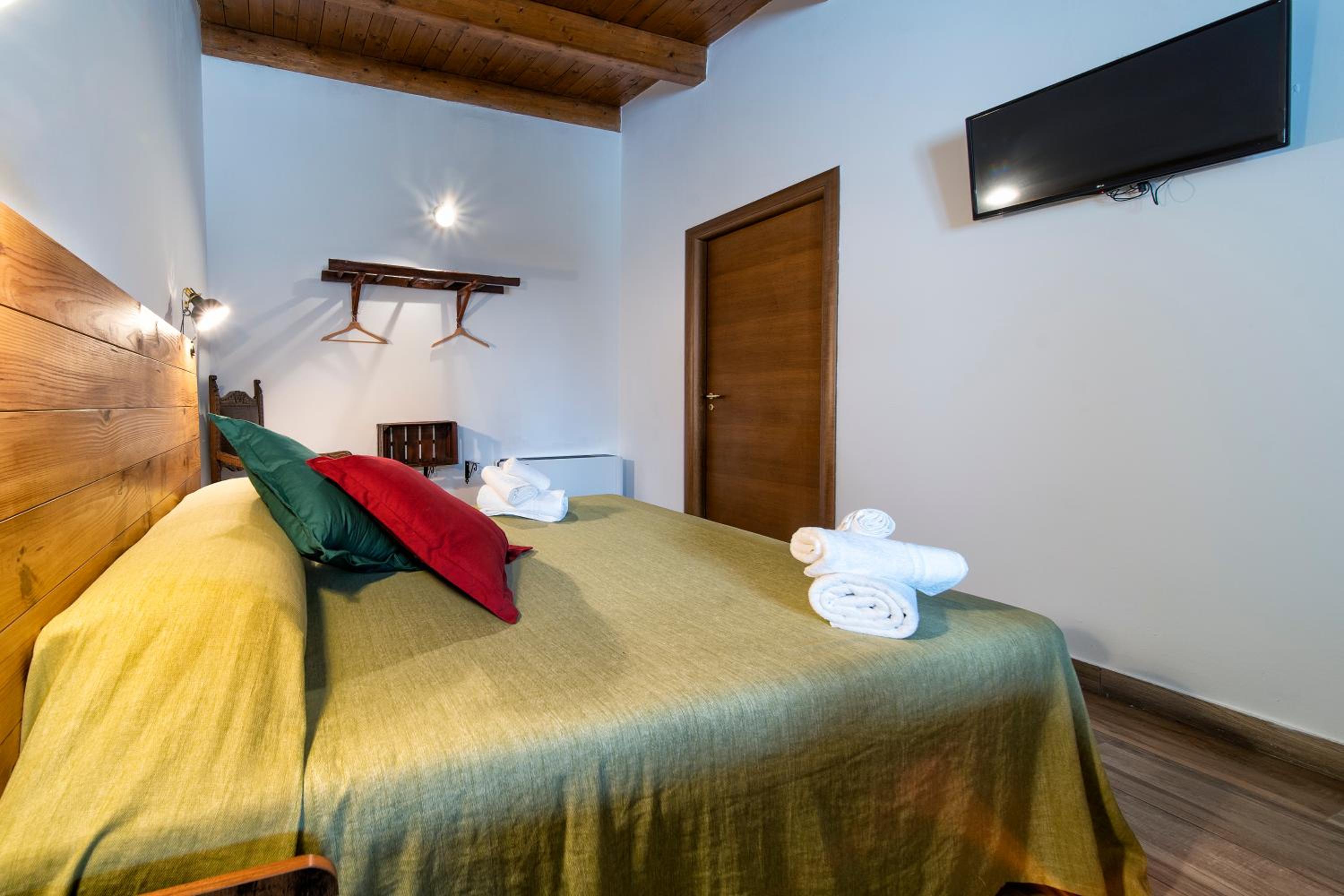 Standard Triple Room - Photo 4