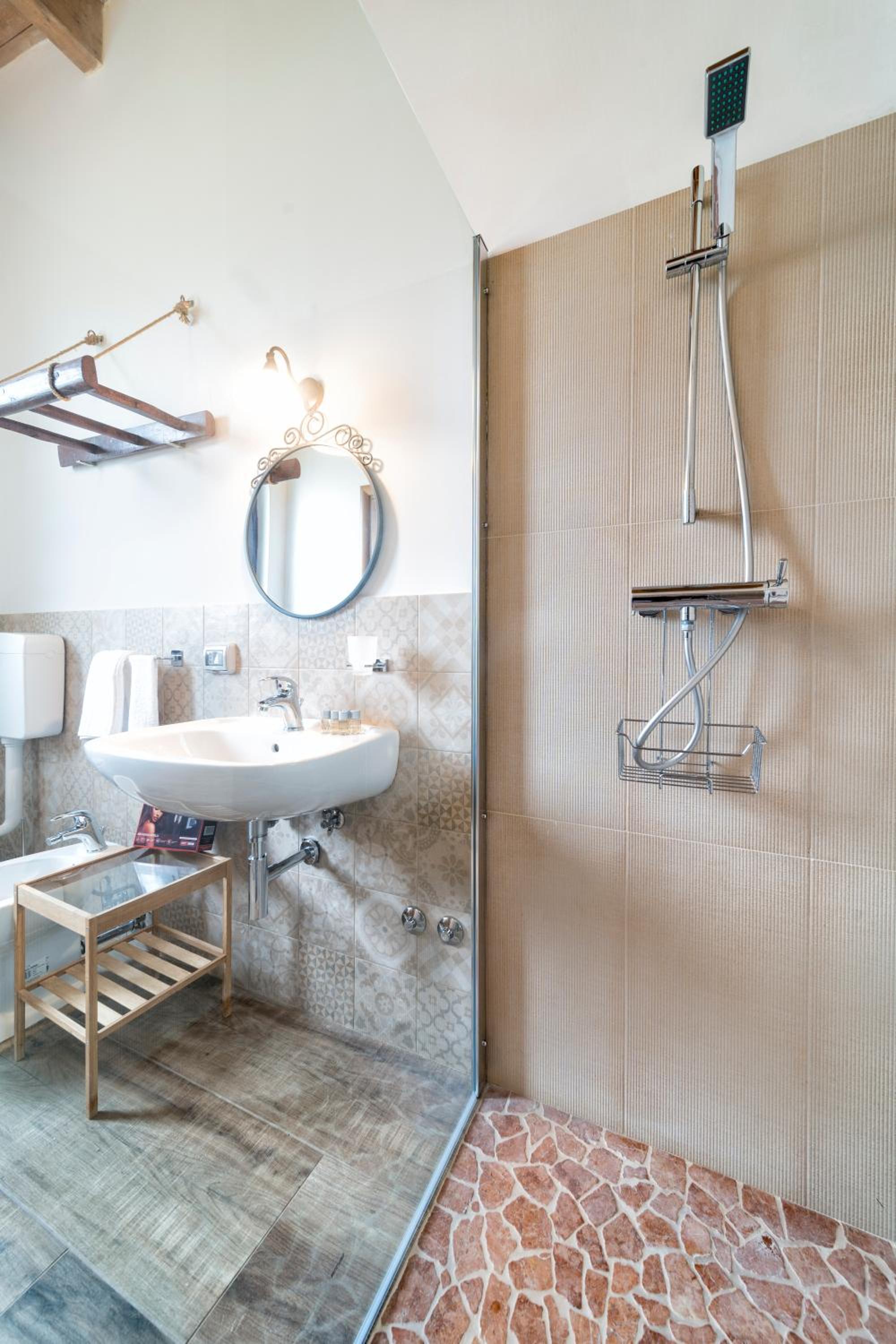 Standard Triple Room - Photo 2