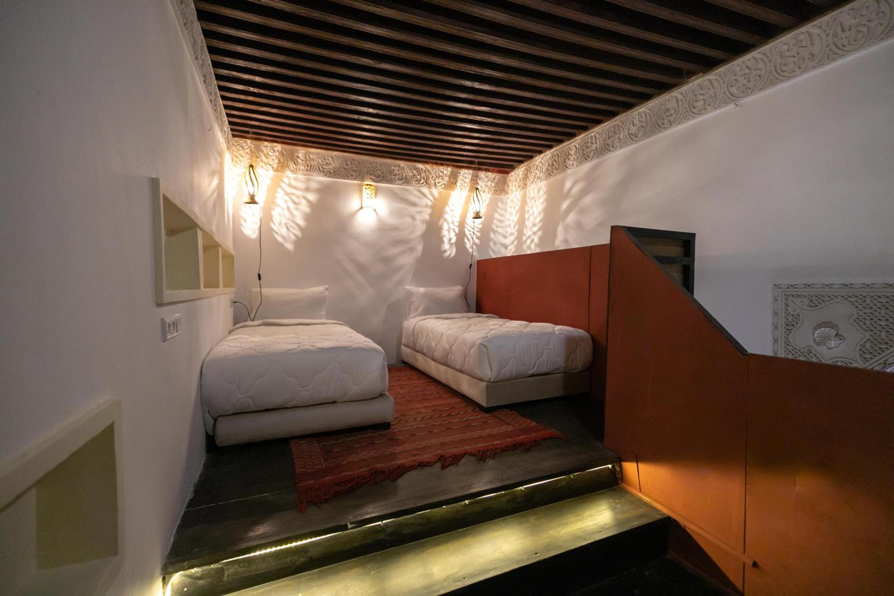 Deluxe Family Suite - Photo 4