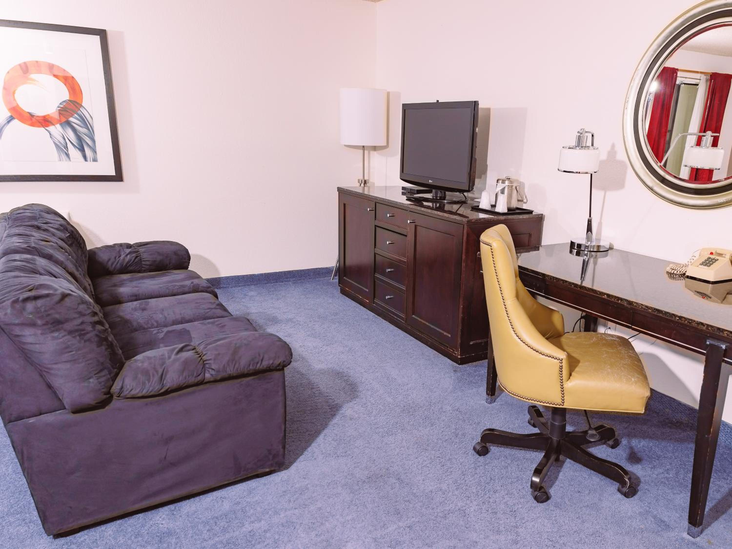 Junior Suite - Non-Smoking photo 3