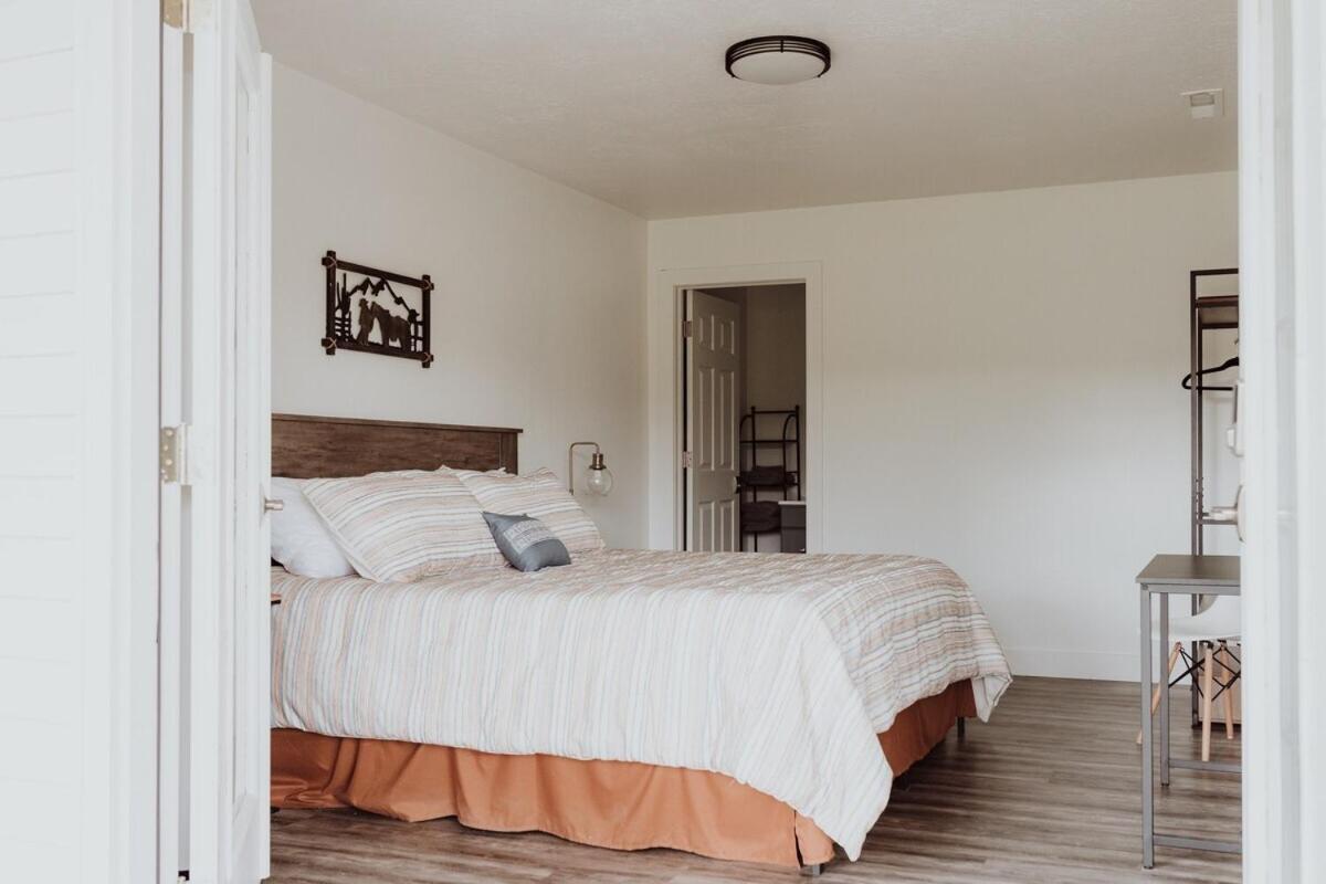 Deluxe King Room - Photo 3