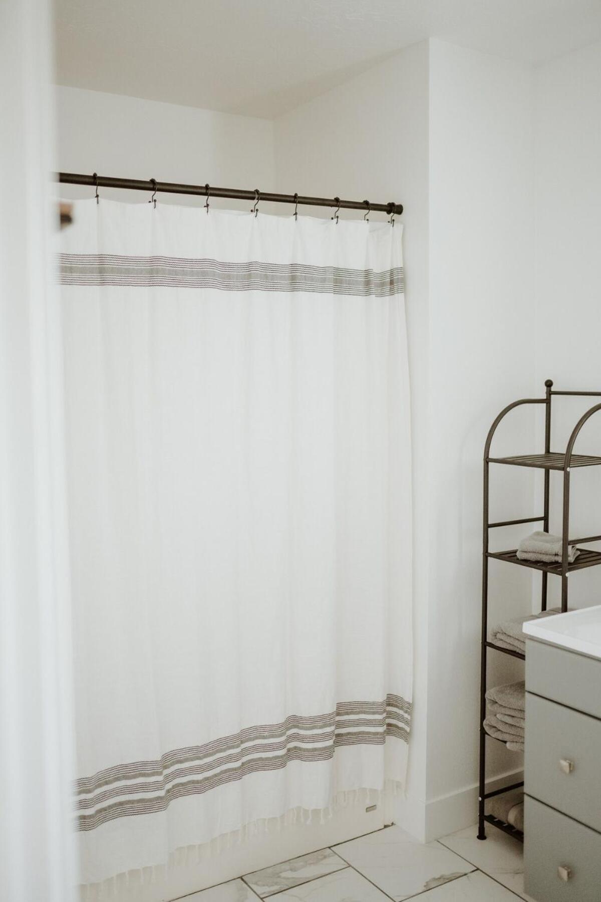 Quadruple Room with Shower - Photo 4