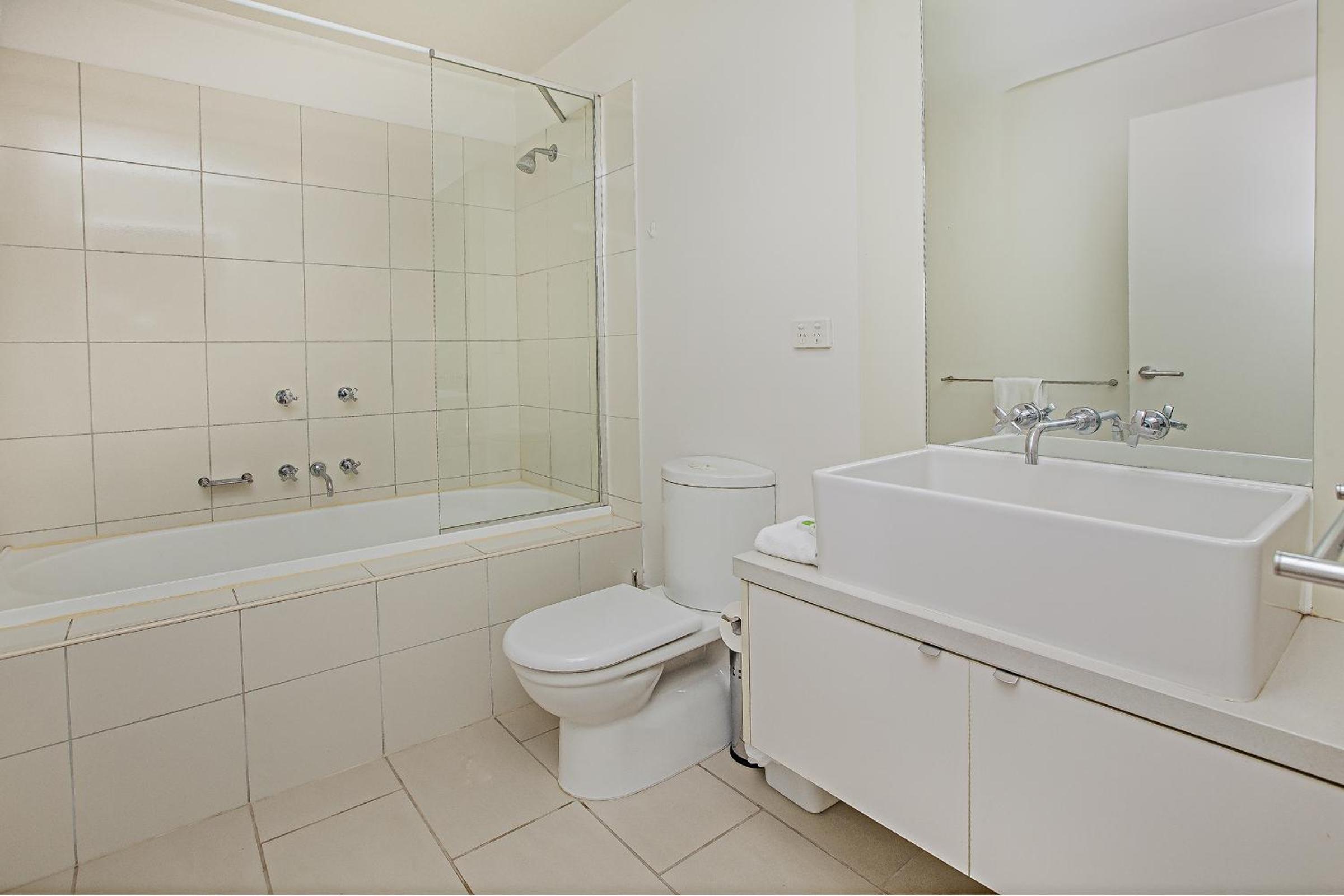 One Bedroom Apartment River View thumbnail 6