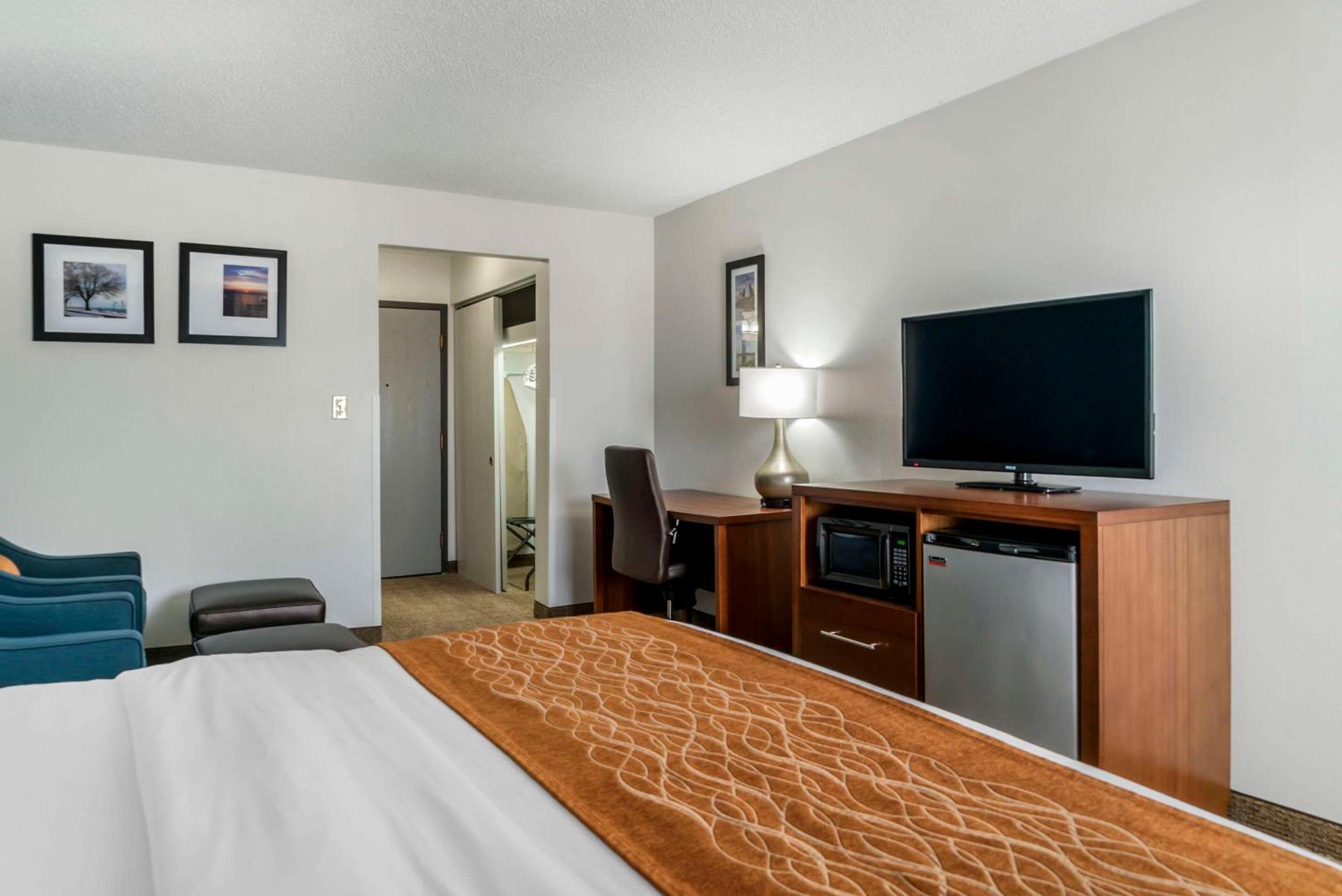 King Suite - Non-Smoking - Photo 1