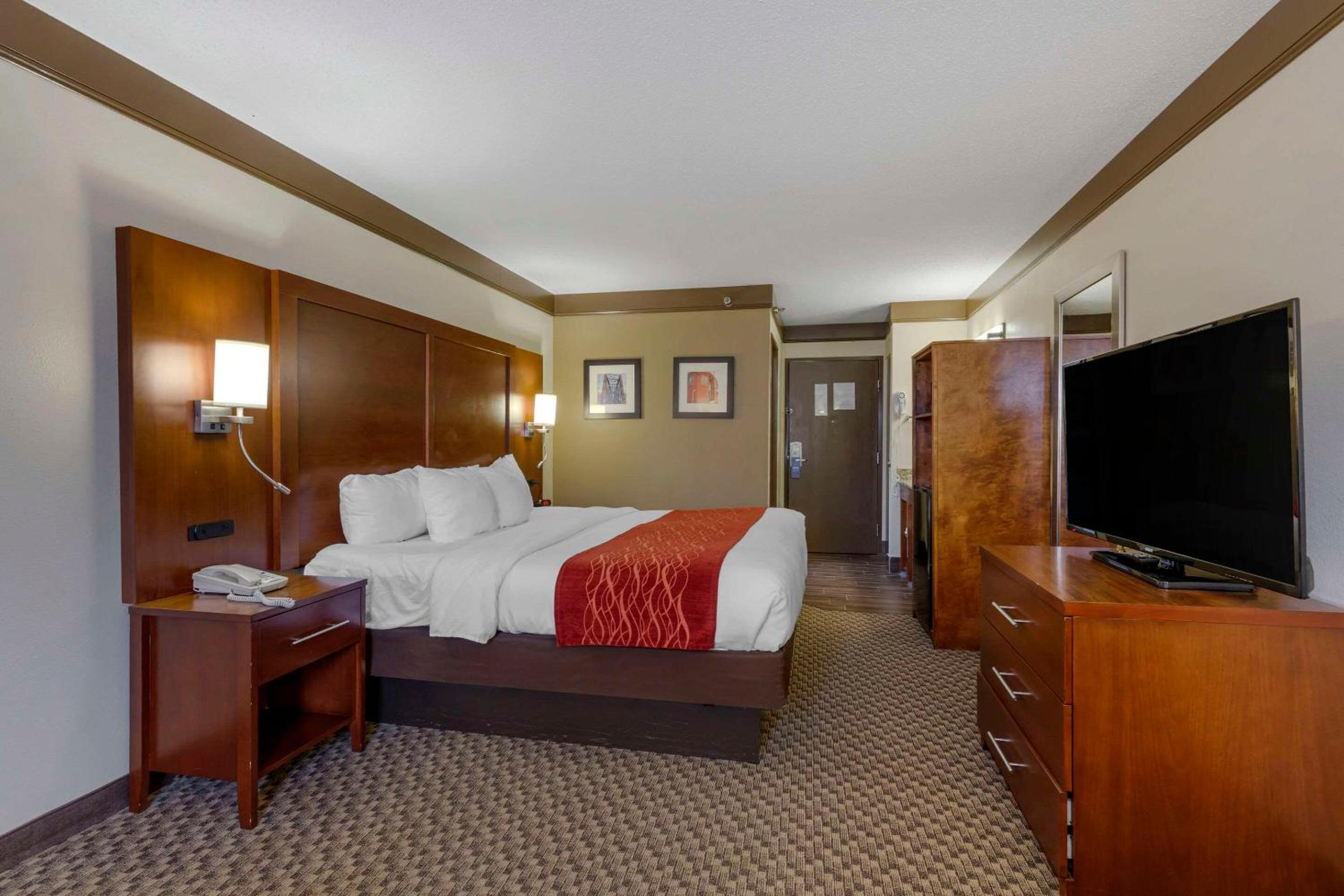 Standard King Room - Non-Smoking  - Photo 5