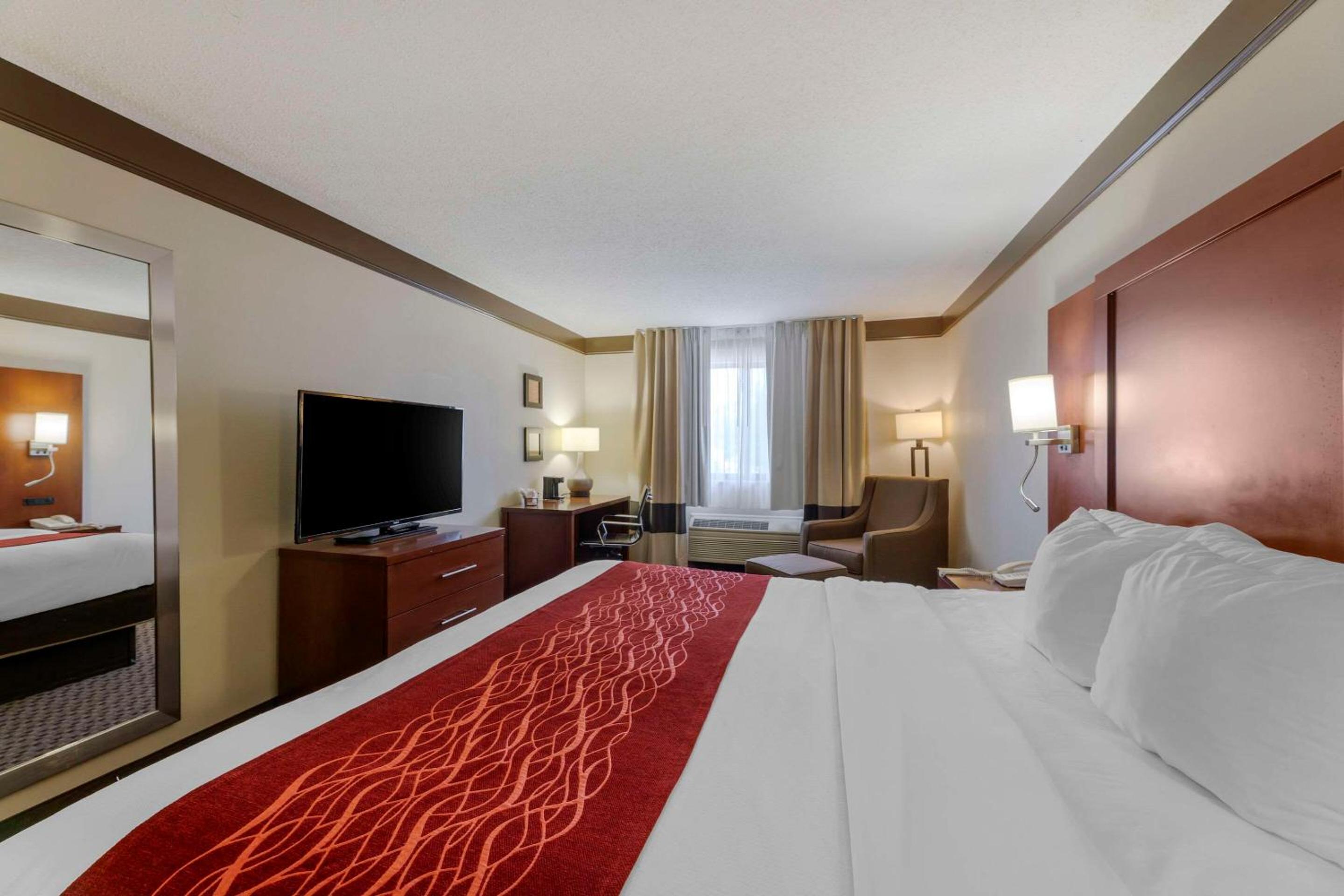 Standard King Room - Non-Smoking  - Photo 4