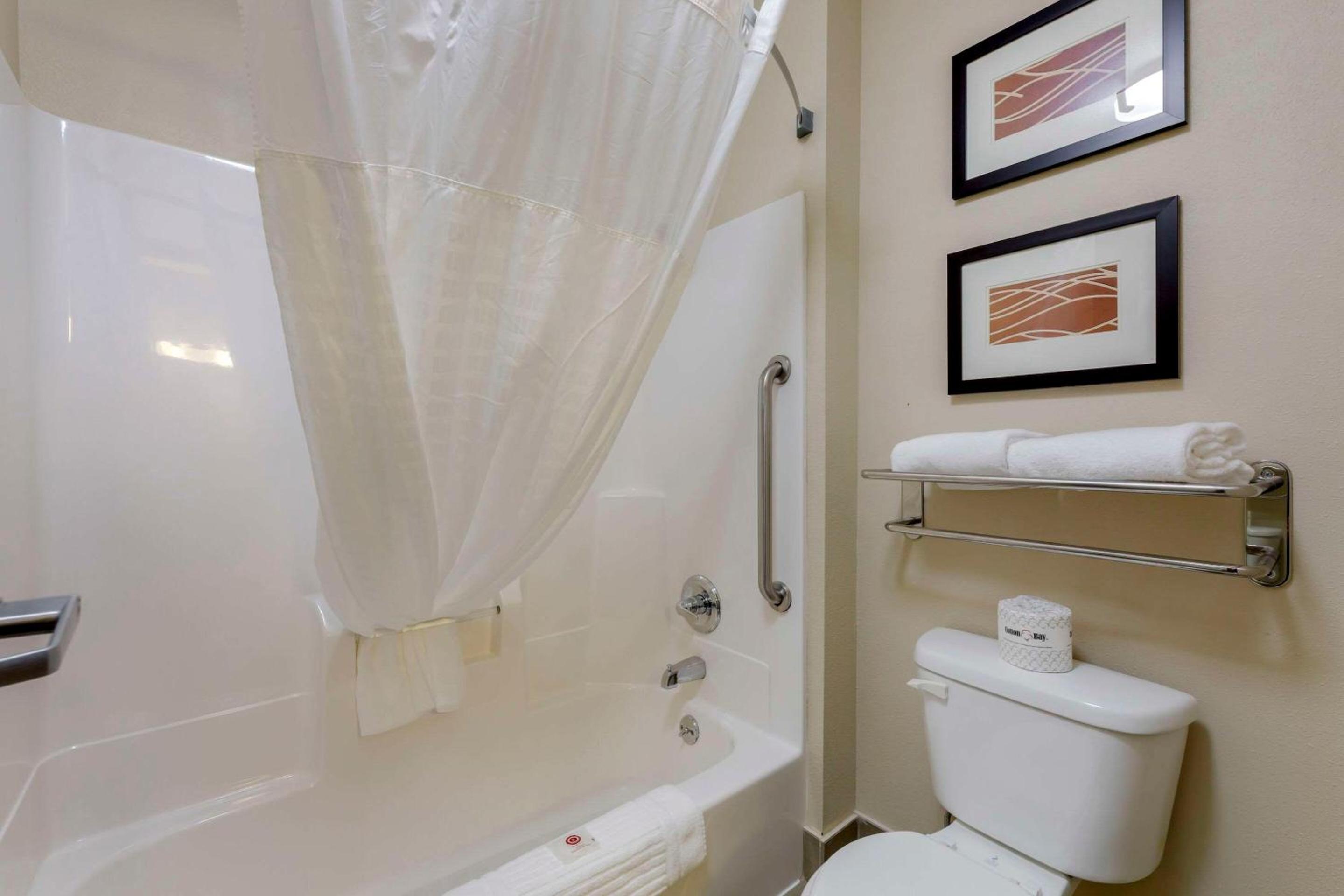 Standard King Room - Non-Smoking  - Photo 3